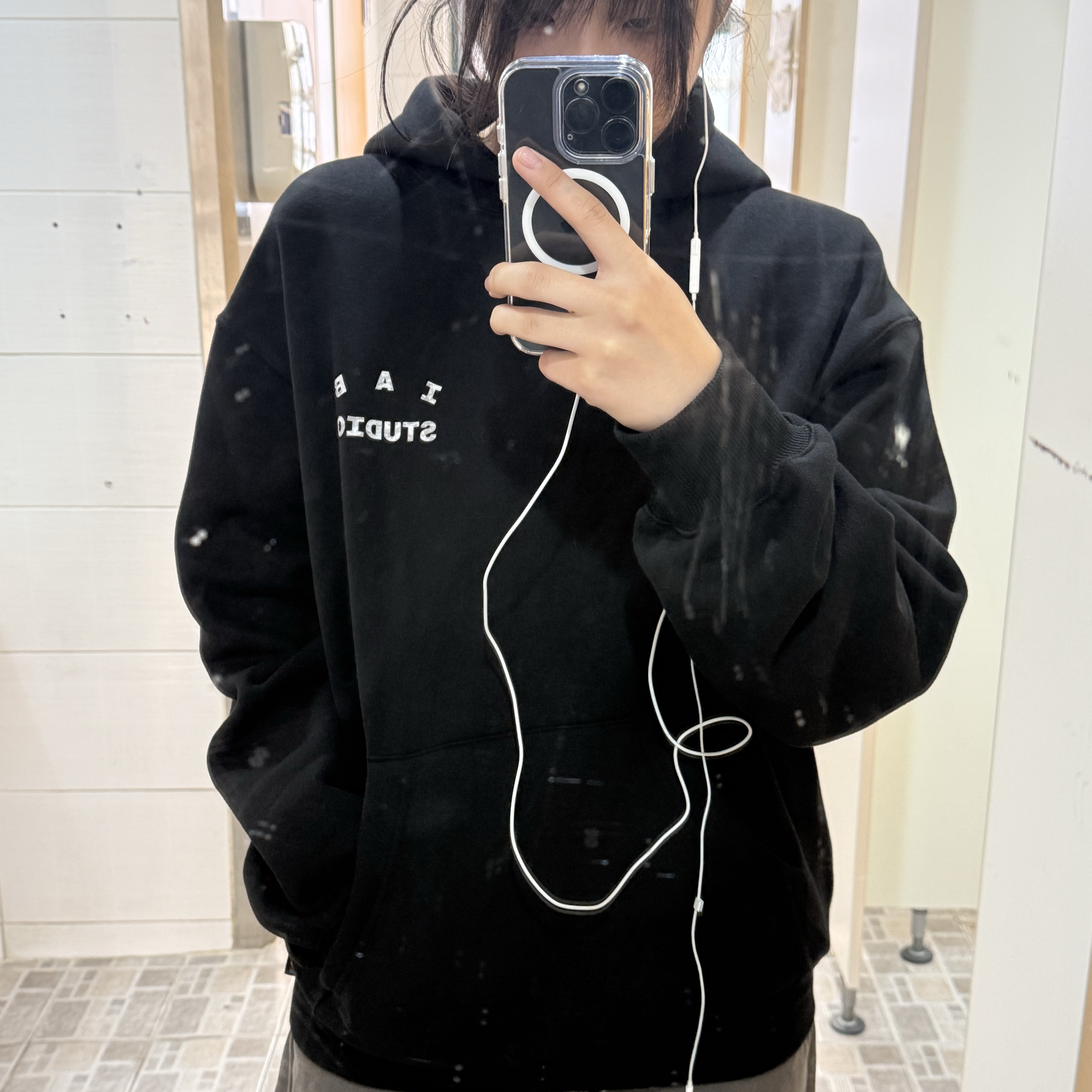 IAB Studio IAB Camo Logo Hoodie Black 착용 스타일 - 1