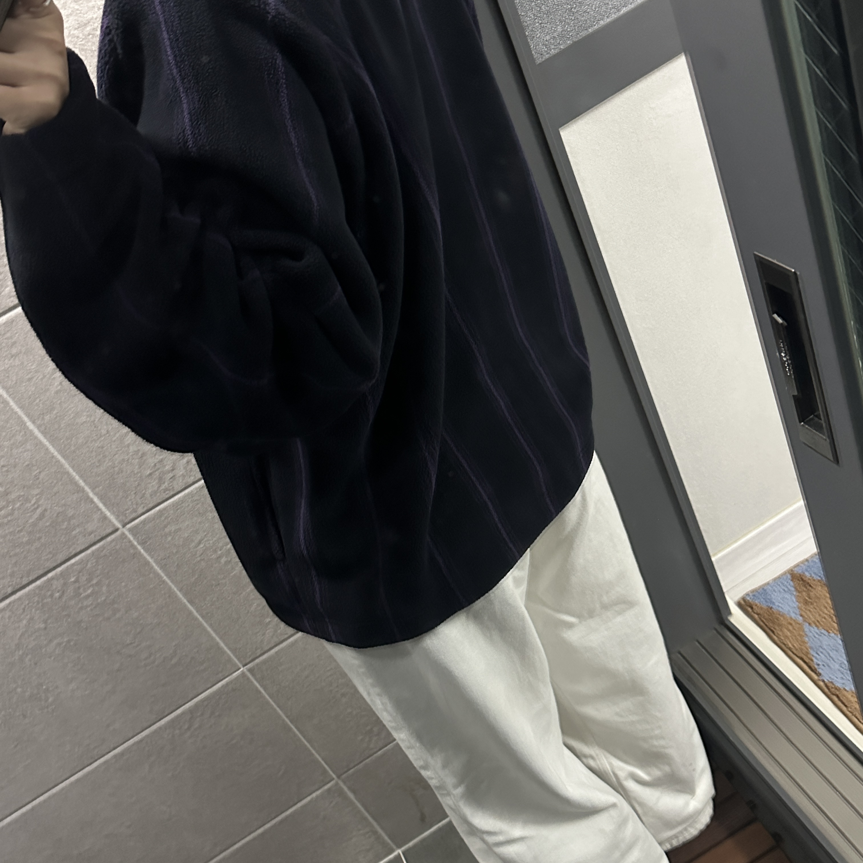 Uniqlo x Needles Fleece Oversized Cardigan Black - KR 착용 스타일 - 2