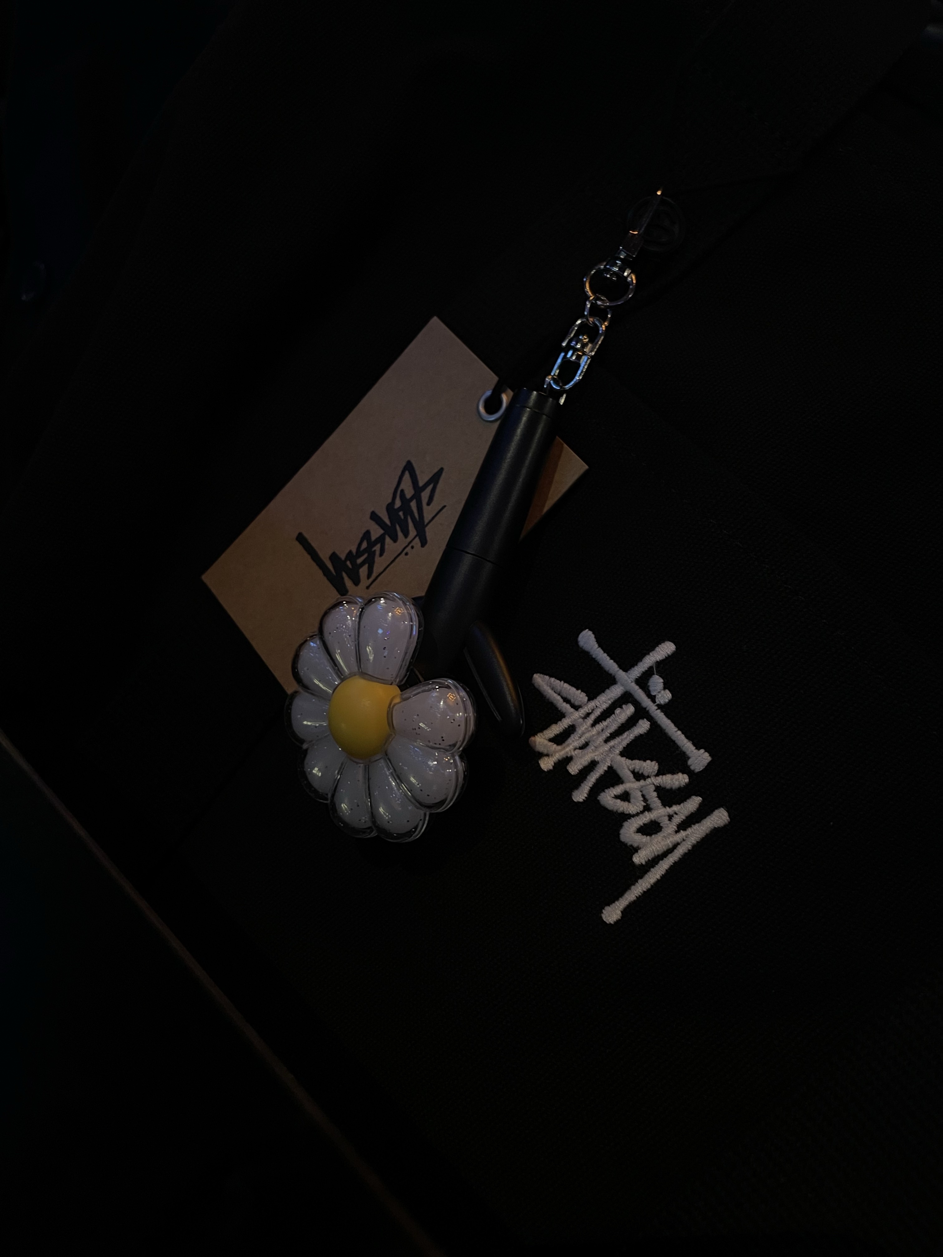 Stussy Canvas Market Tote Black, G-DRAGON Ubermensch Official Mini Light Keyring 착용 스타일