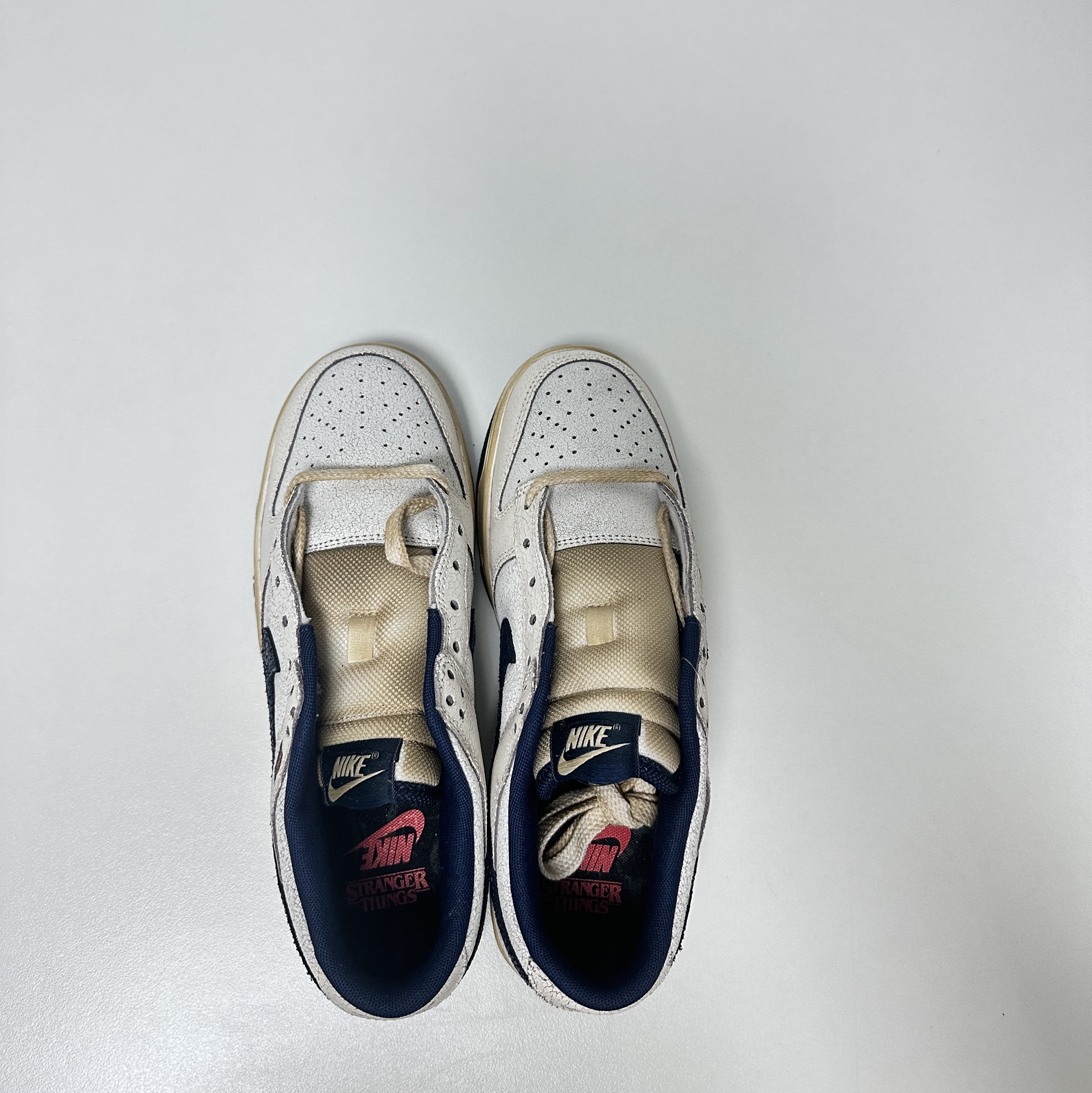 Nike x Stranger Things Dunk Low Phantom and Midnight Navy 착용 스타일