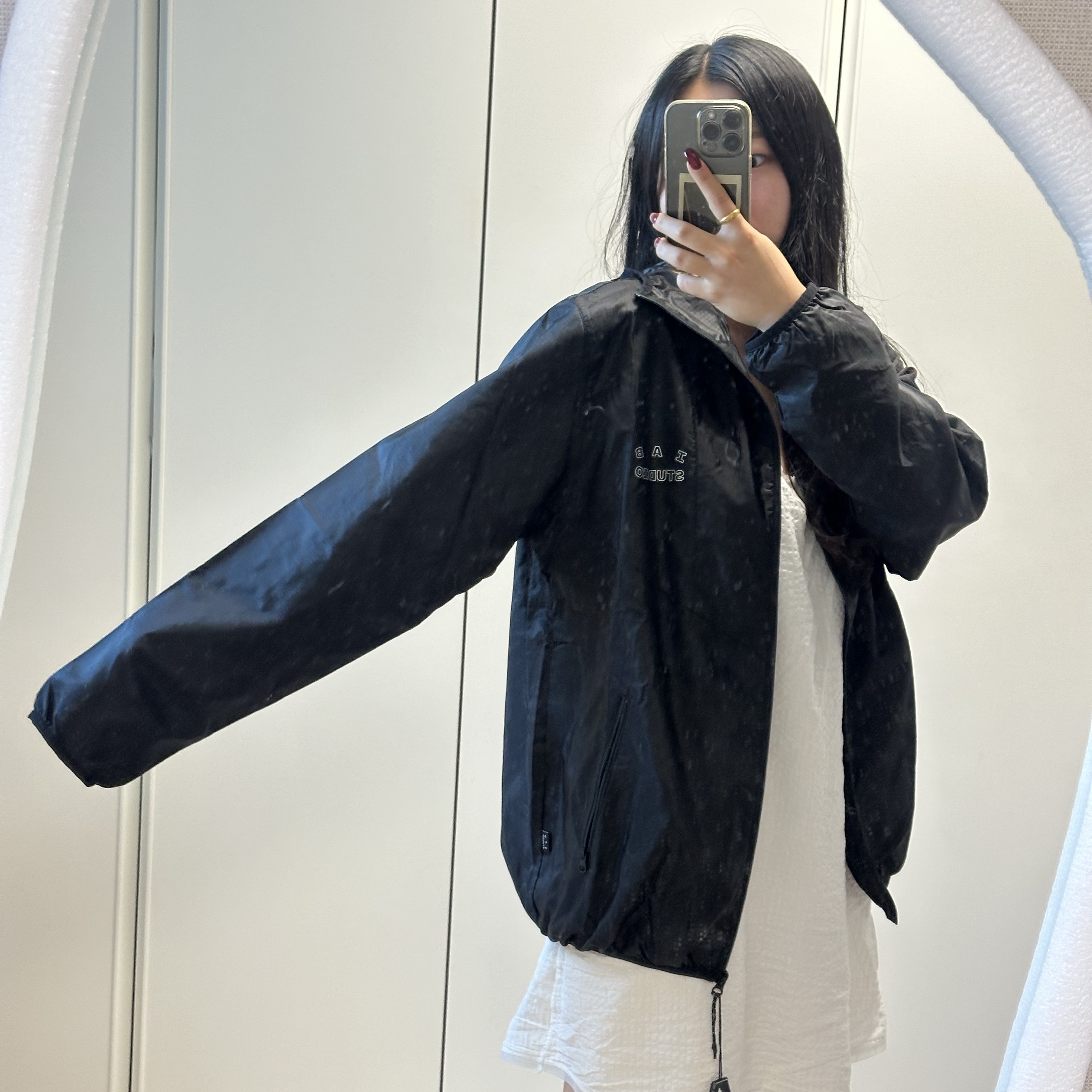 IAB Studio Ripstop Wind Jacket Black 착용 스타일 - 4