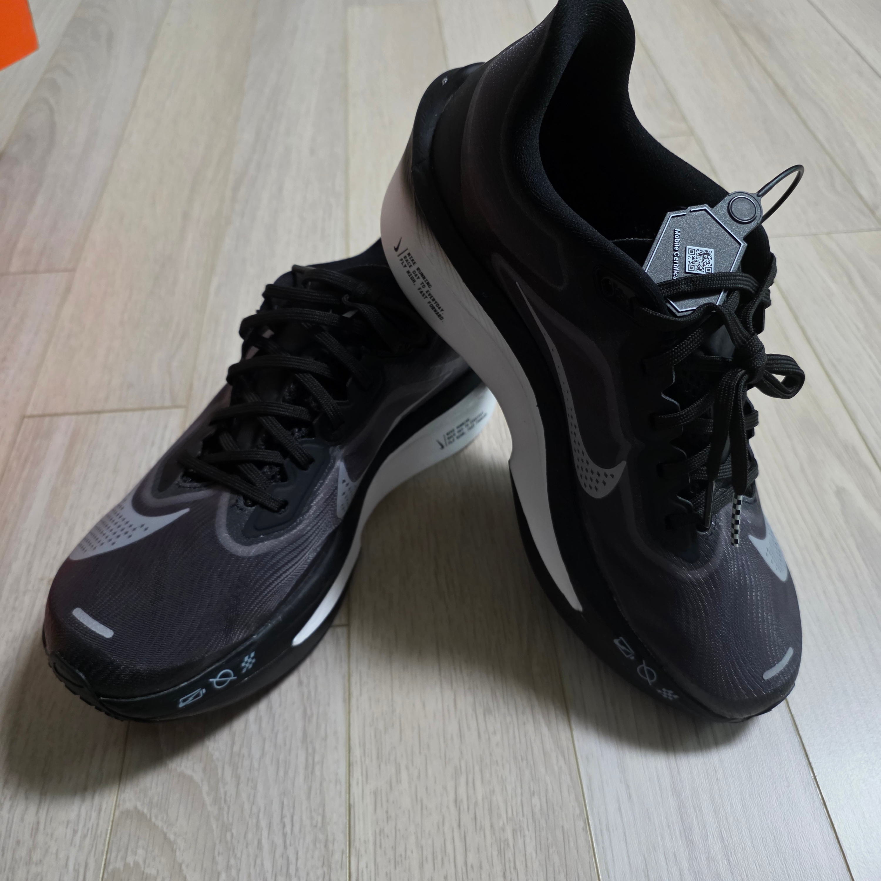 Nike Zoom Fly 6 Black Light Smoke Grey 착용 스타일