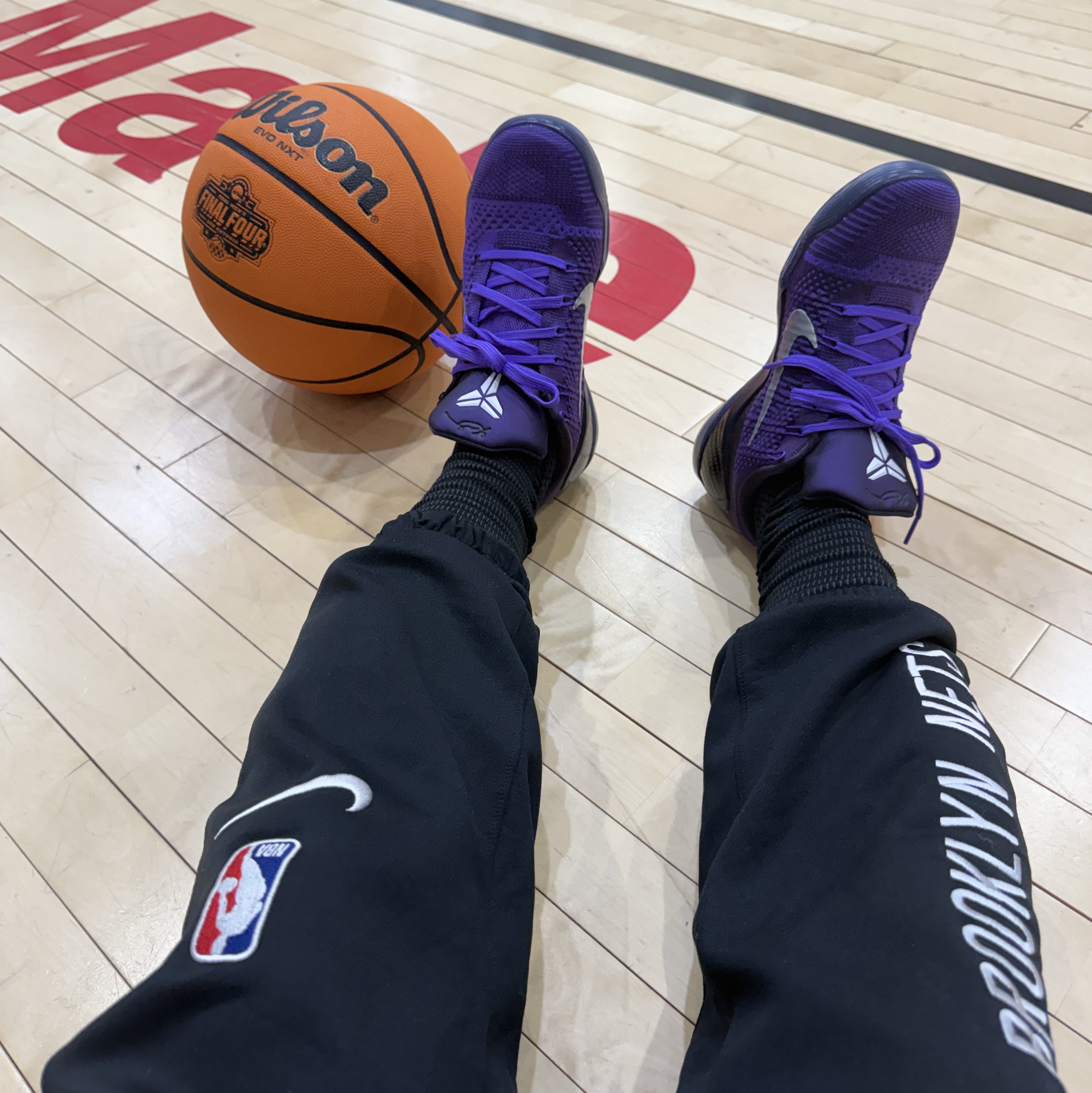 Nike Kobe 9 Elite Low Protro Hyper Grape and Cave Purple 착용 스타일