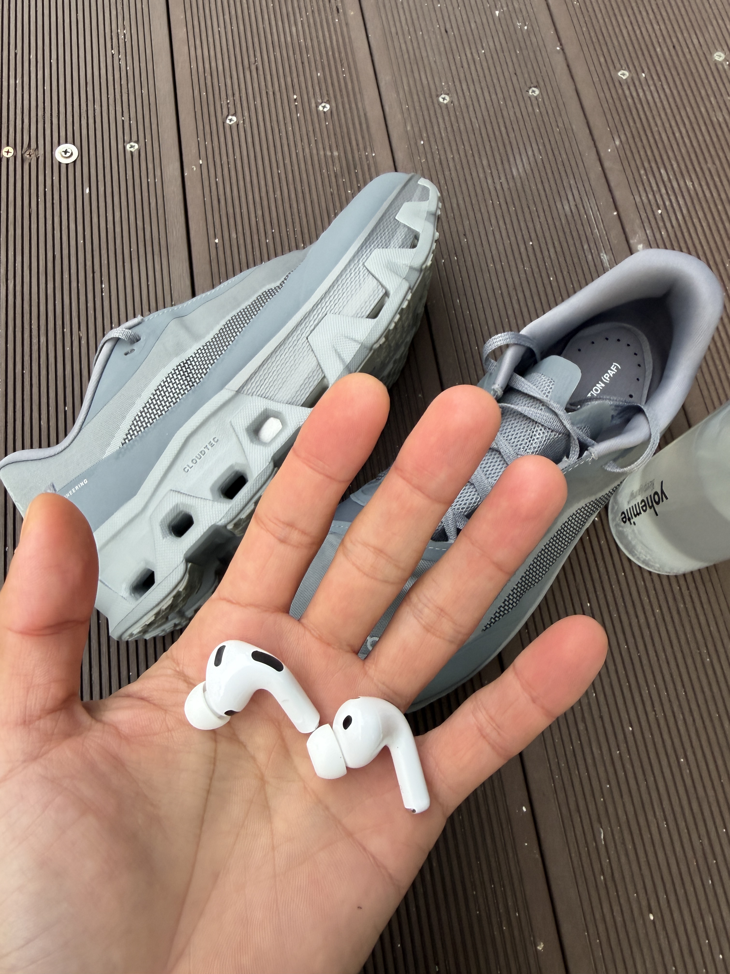 Apple AirPods Pro 3rd Gen (Korean Ver.), On Running x Post Archive Faction (Paf) Cloudmonster Hyper Phantom Apollo 착용 스타일
