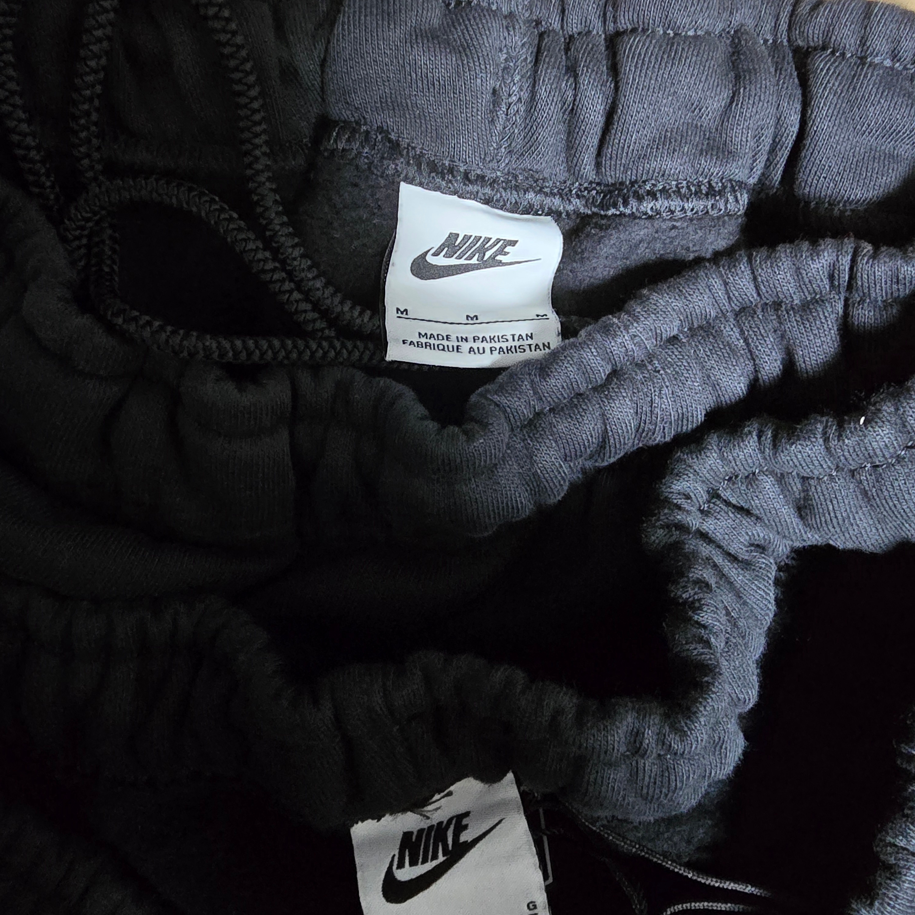 Nike x Stussy Washed Fleece Pants Black (FN5235-010), Nike x Stussy NRG Washed Fleece Pants Black (DO5296-010) 착용 스타일 - 2