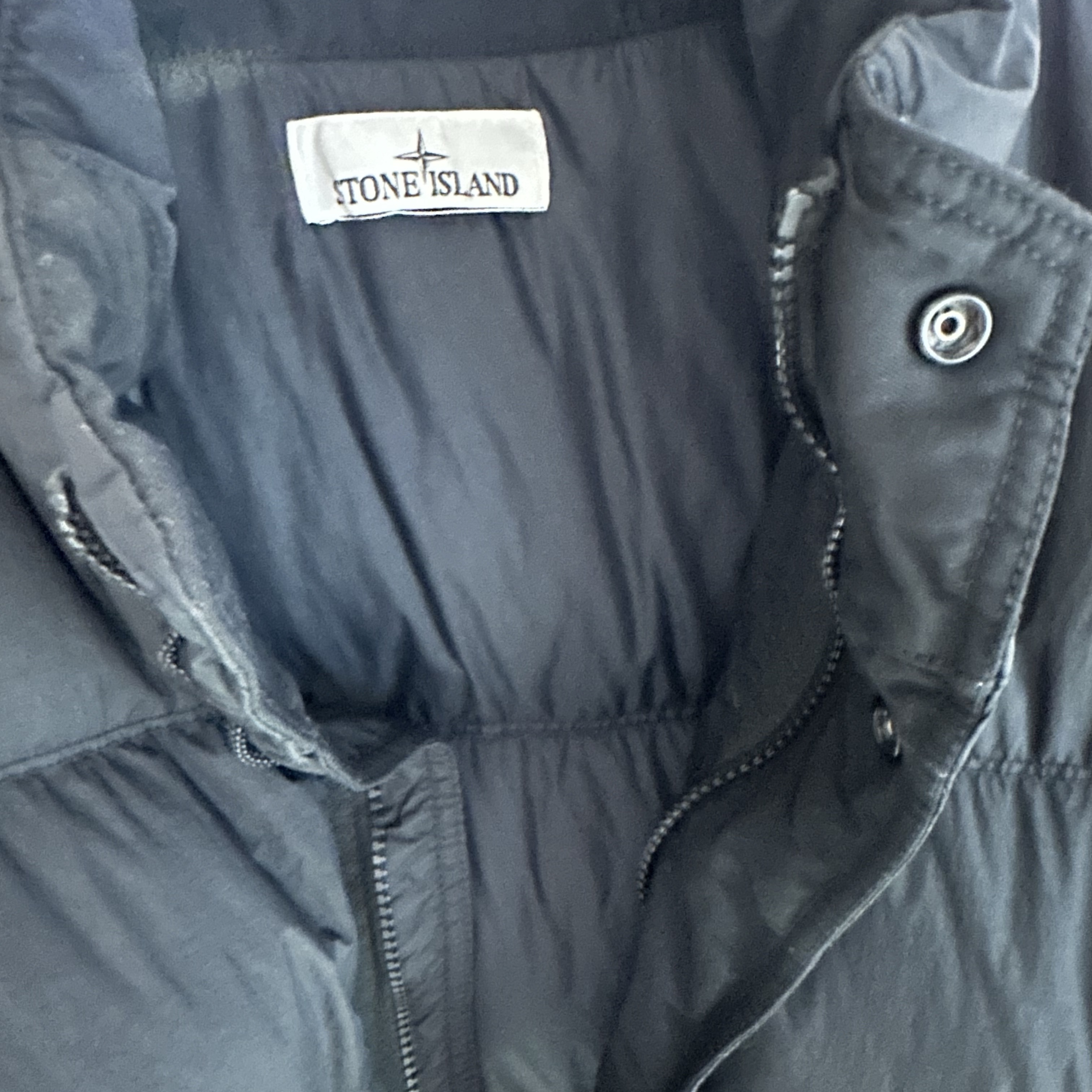 Stone Island 4100010 Crinkle Reps NY Recycled Nylon Down Jacket with Wind Resistant Black - 25FW 착용 스타일