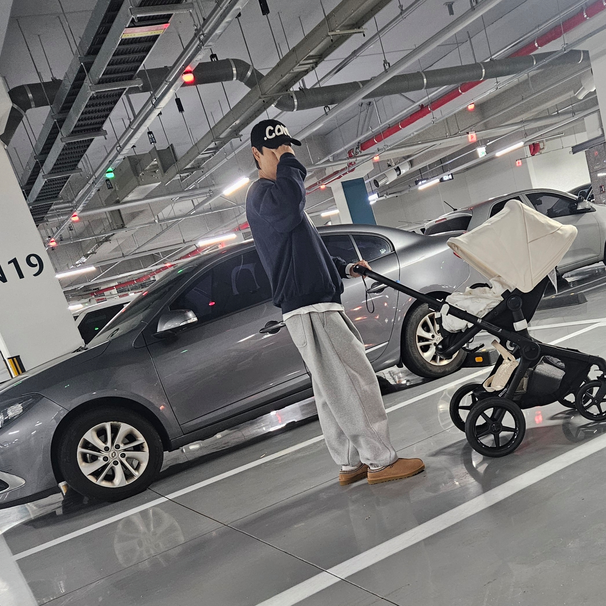 Undermycar Mu.03 Anti Fxxking Logo Play Oversized Sweat Jogger Melange Gray, UGG Tasman II Slipper Chestnut 착용 스타일