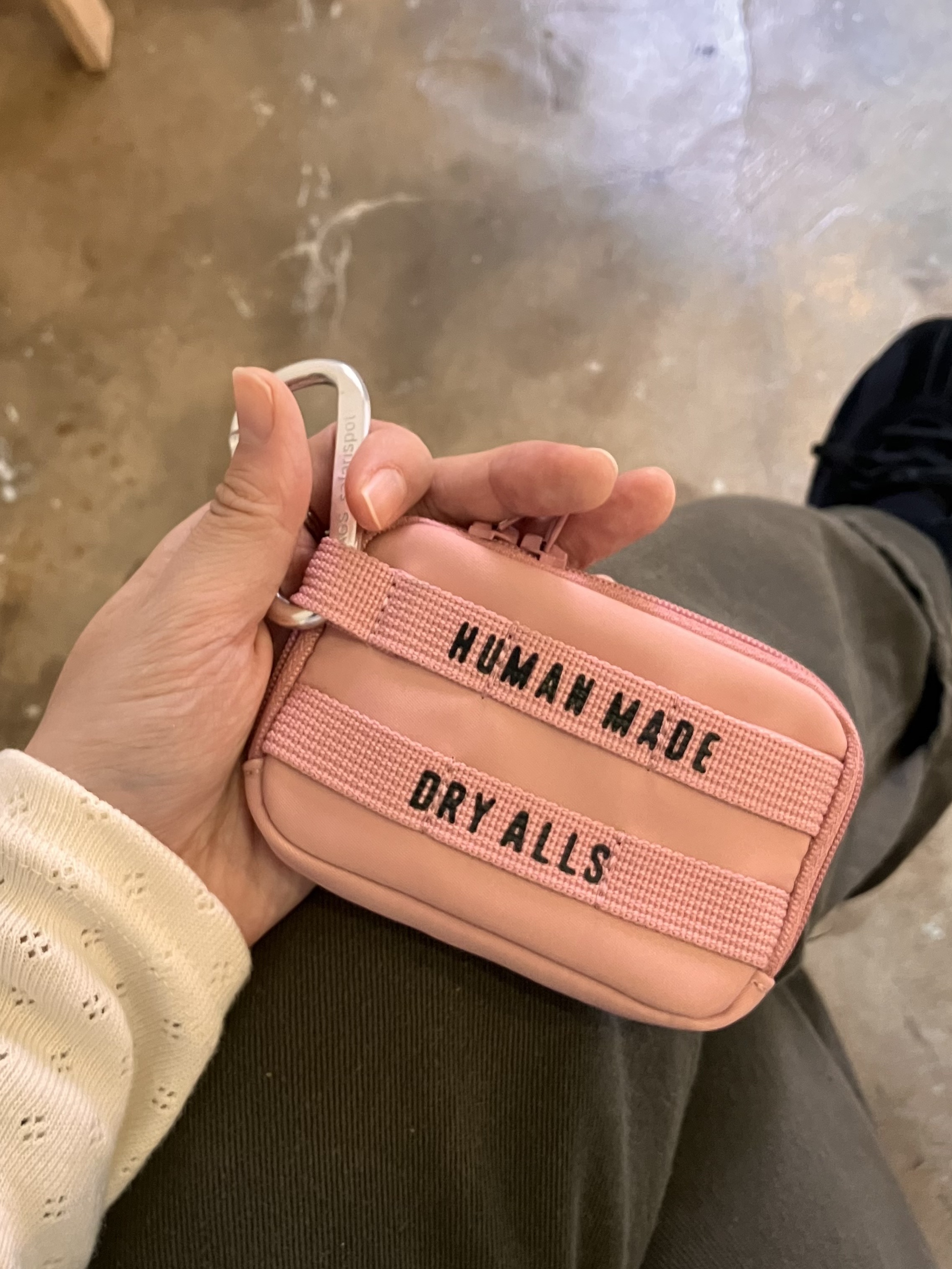 Human Made Military Card Case Pink 착용 스타일