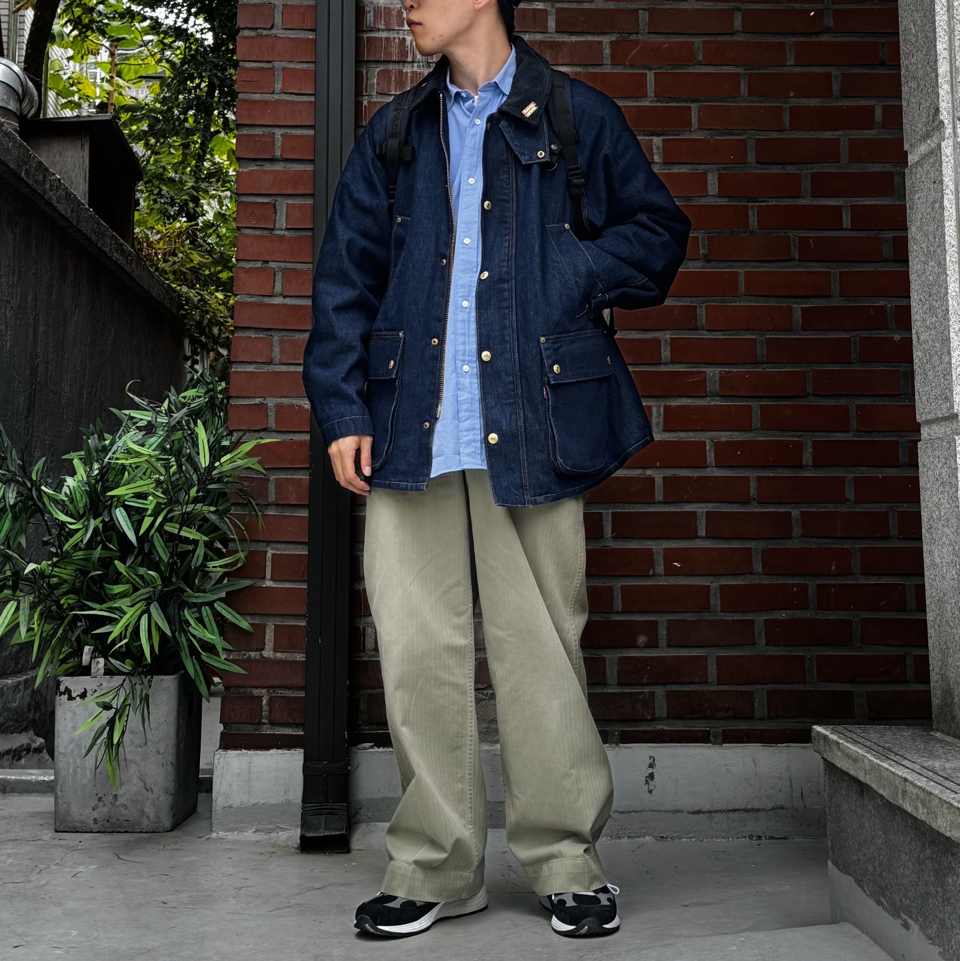 Levi's x Barbour Oversized Bedale Jacket Dark Rinsed Denim, New Balance 992 Made in USA Core Black Grey 착용 스타일 - 2