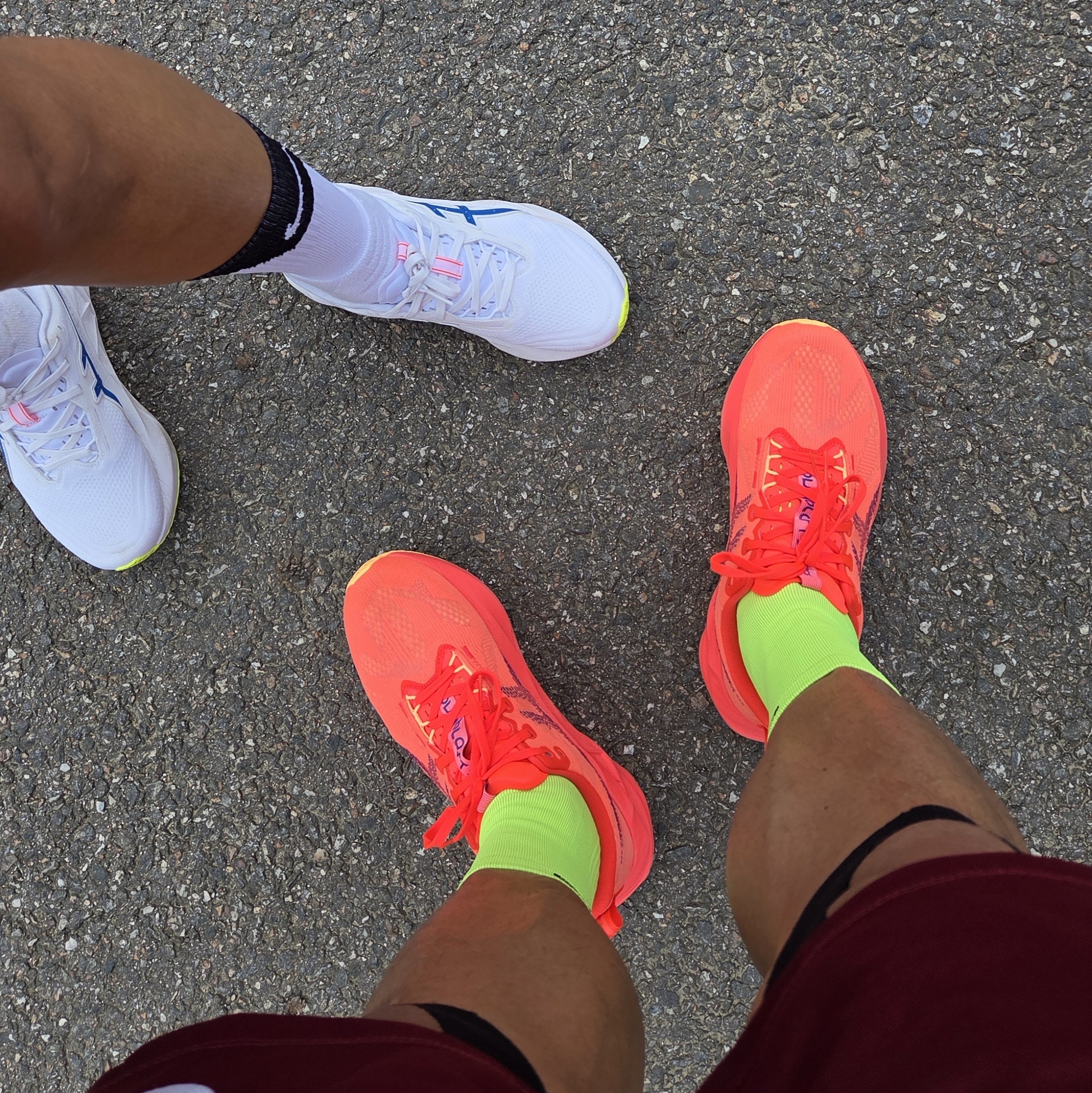 Asics Novablast 5 Flash Red Edo Purple 착용 스타일