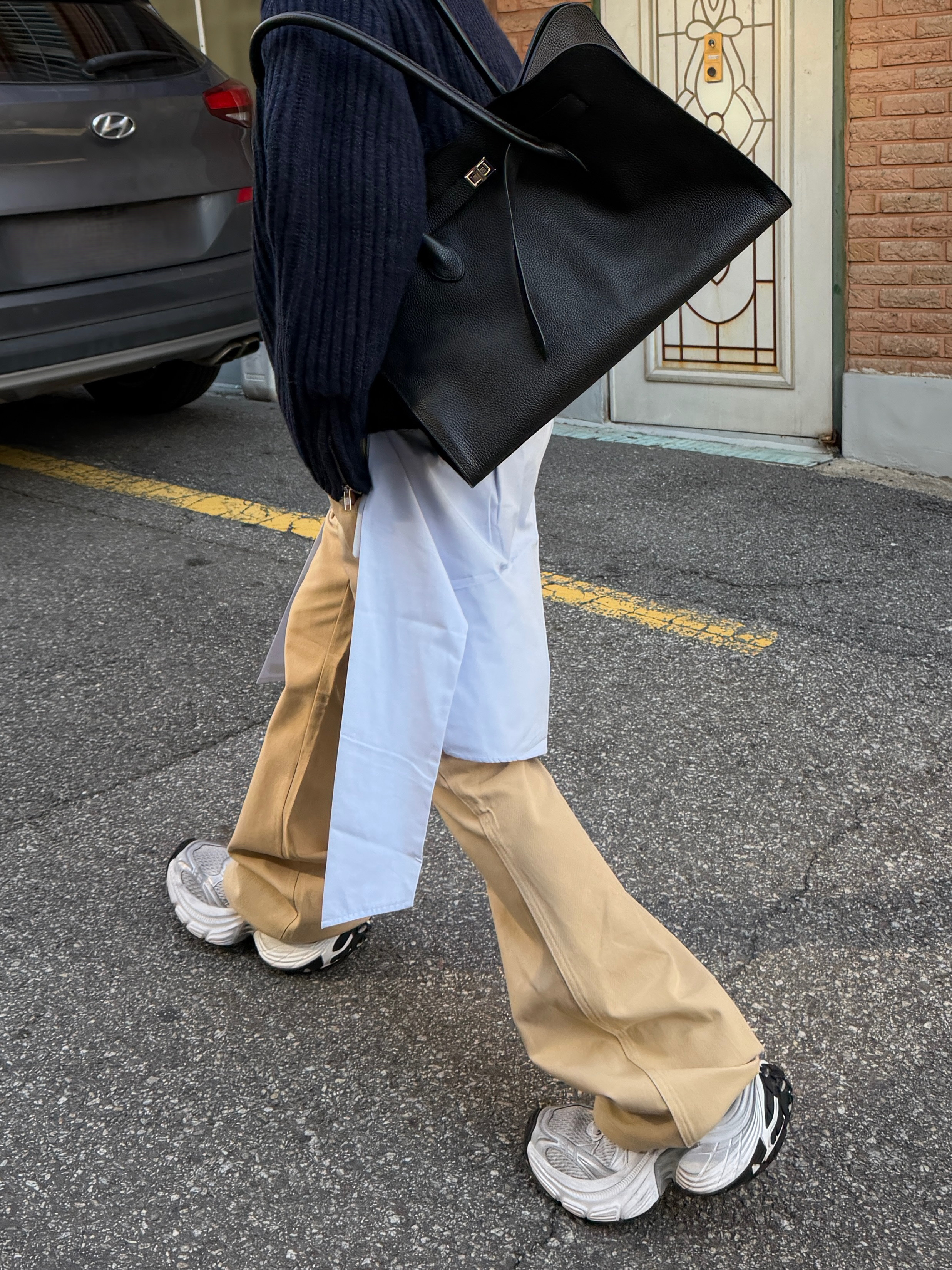 Farfromwhat Far Heavy Rib Wool Knit_Navy, ROARINGRAD Shirt Zipper Flare Pants Beige 착용 스타일 - 4