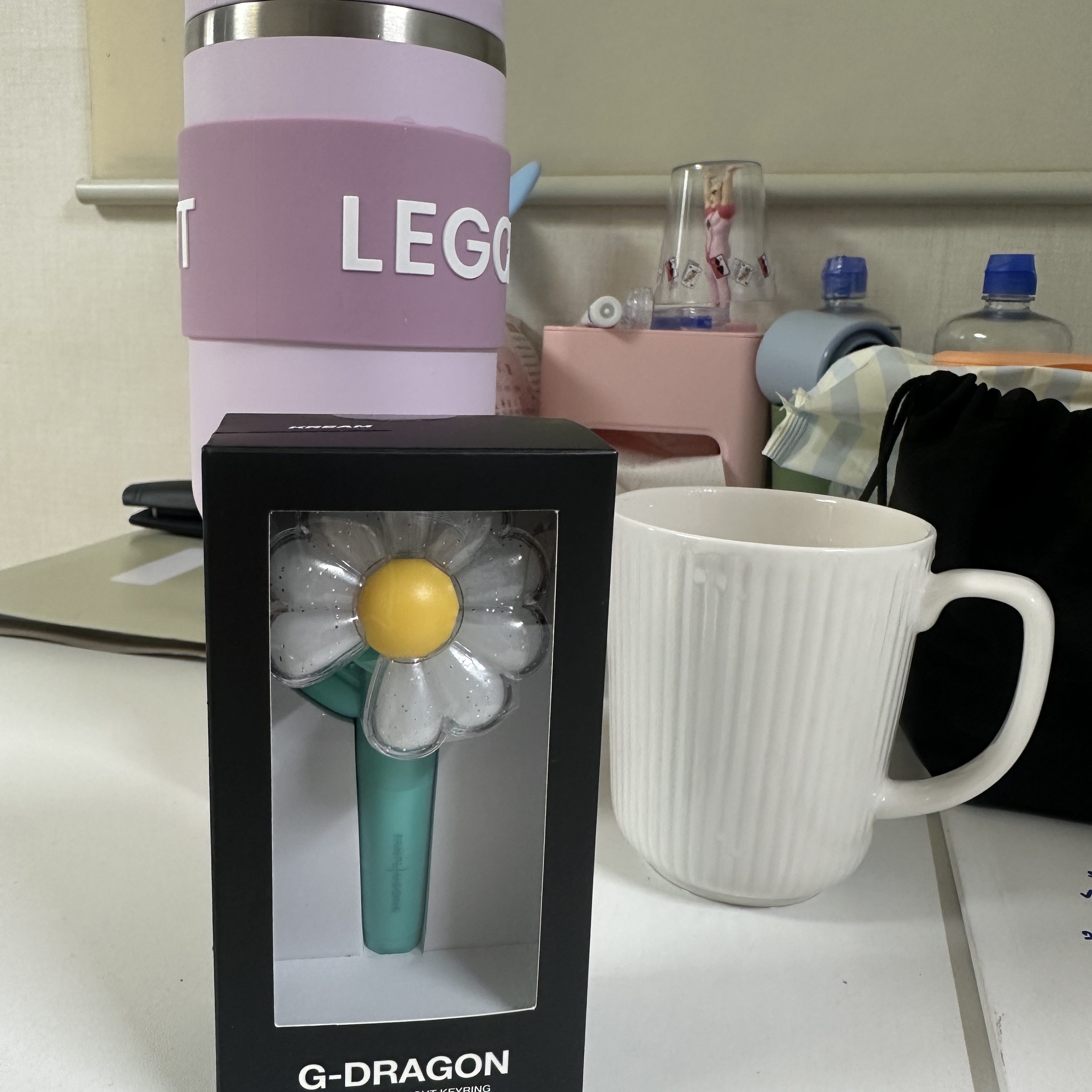 G-DRAGON Ubermensch Official Mini Light Keyring Mint 착용 스타일