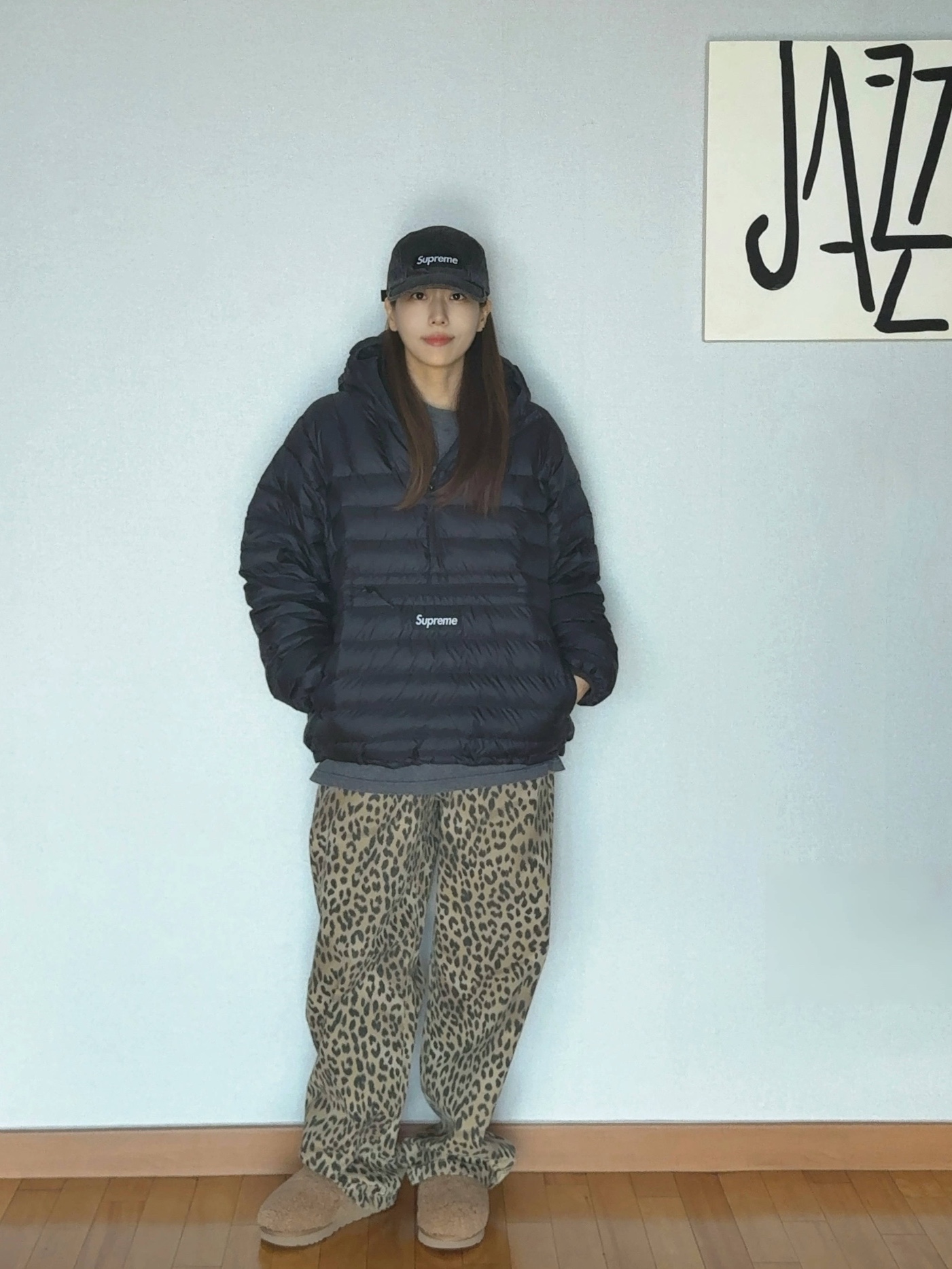 Supreme Micro Down Half Zip Hooded Pullover Black - 24FW, (W) UGG Maxi Curly Tasman Slipper Chestnut 착용 스타일 - 3