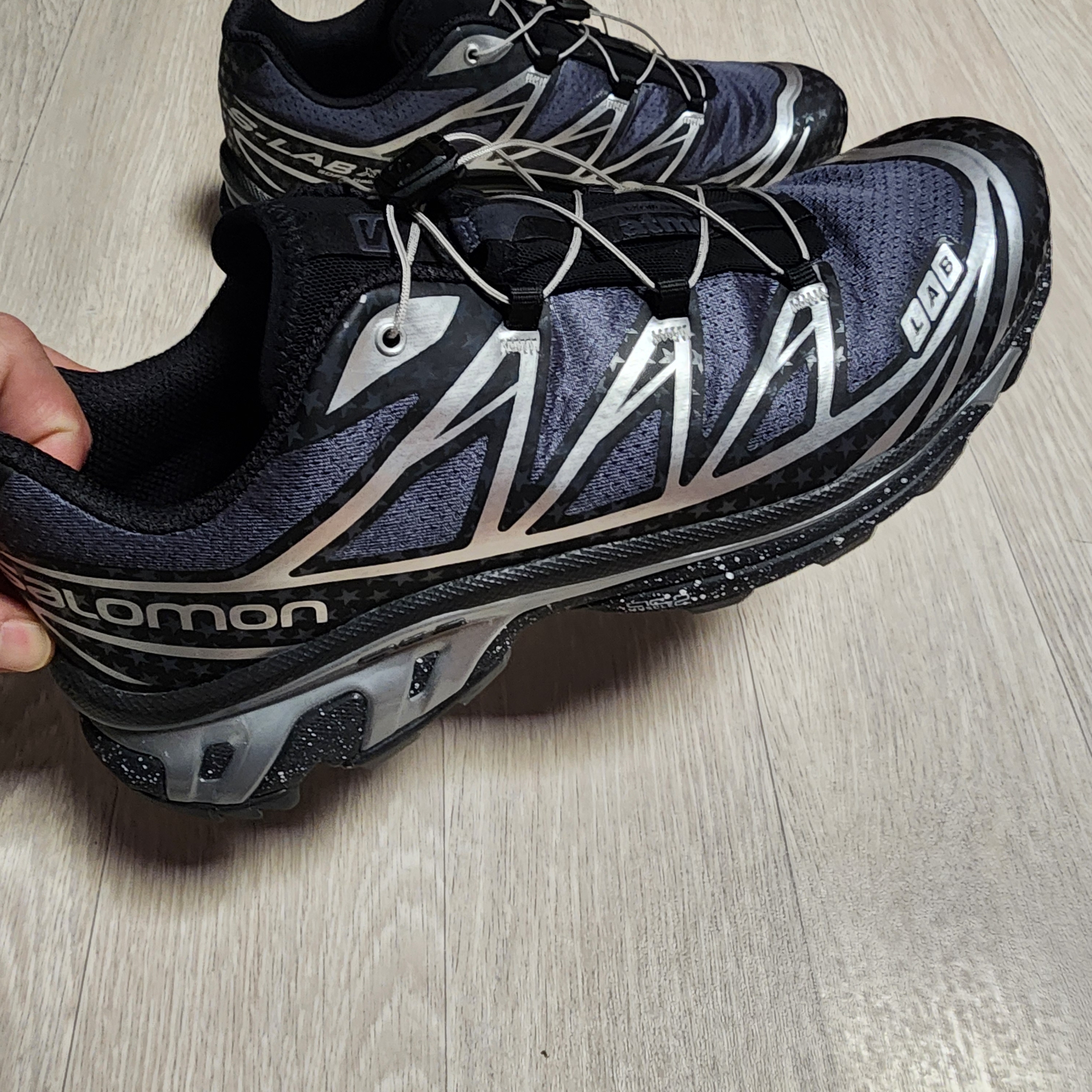 Salomon x Atmos XT-6 Black Silver 착용 스타일 - 1