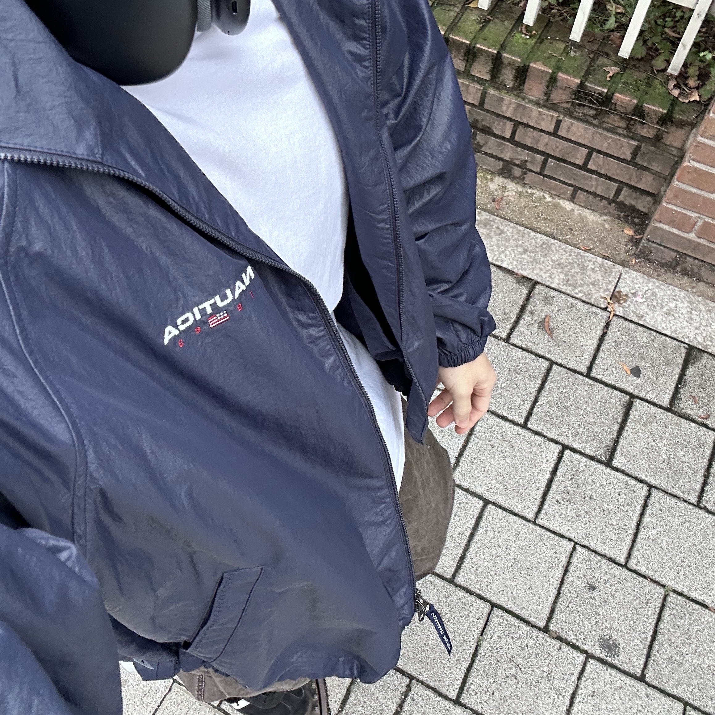Adidas Spezial Handball Core Black, Apple AirPods Max USB C Midnight (Korean Ver.) 착용 스타일 - 2