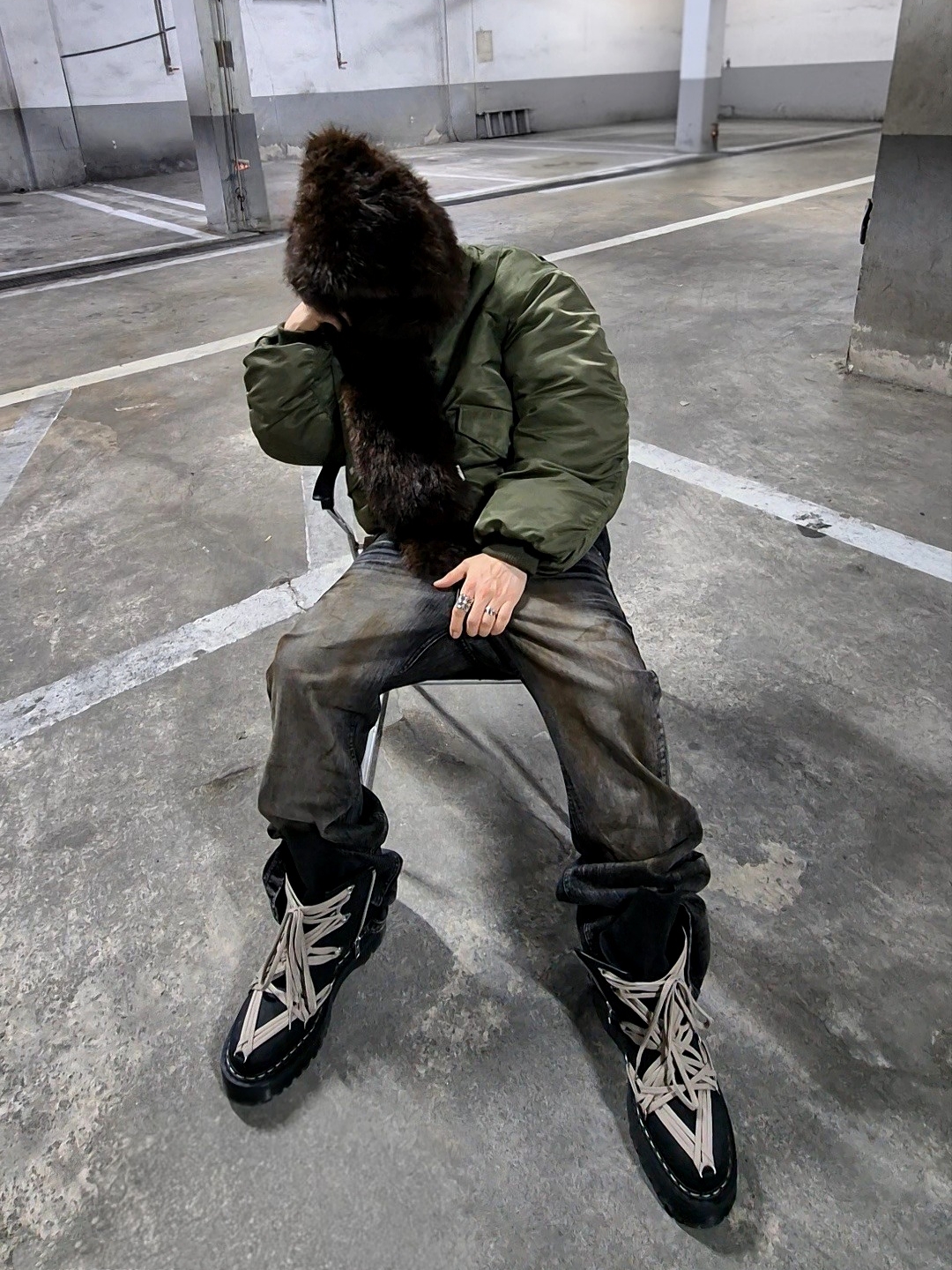 Dr. Martens x Rick Owens 1460 Quad Sole Mega Lace Boots Black, ROARINGRAD Flight Shirring MA-1 Khaki 착용 스타일