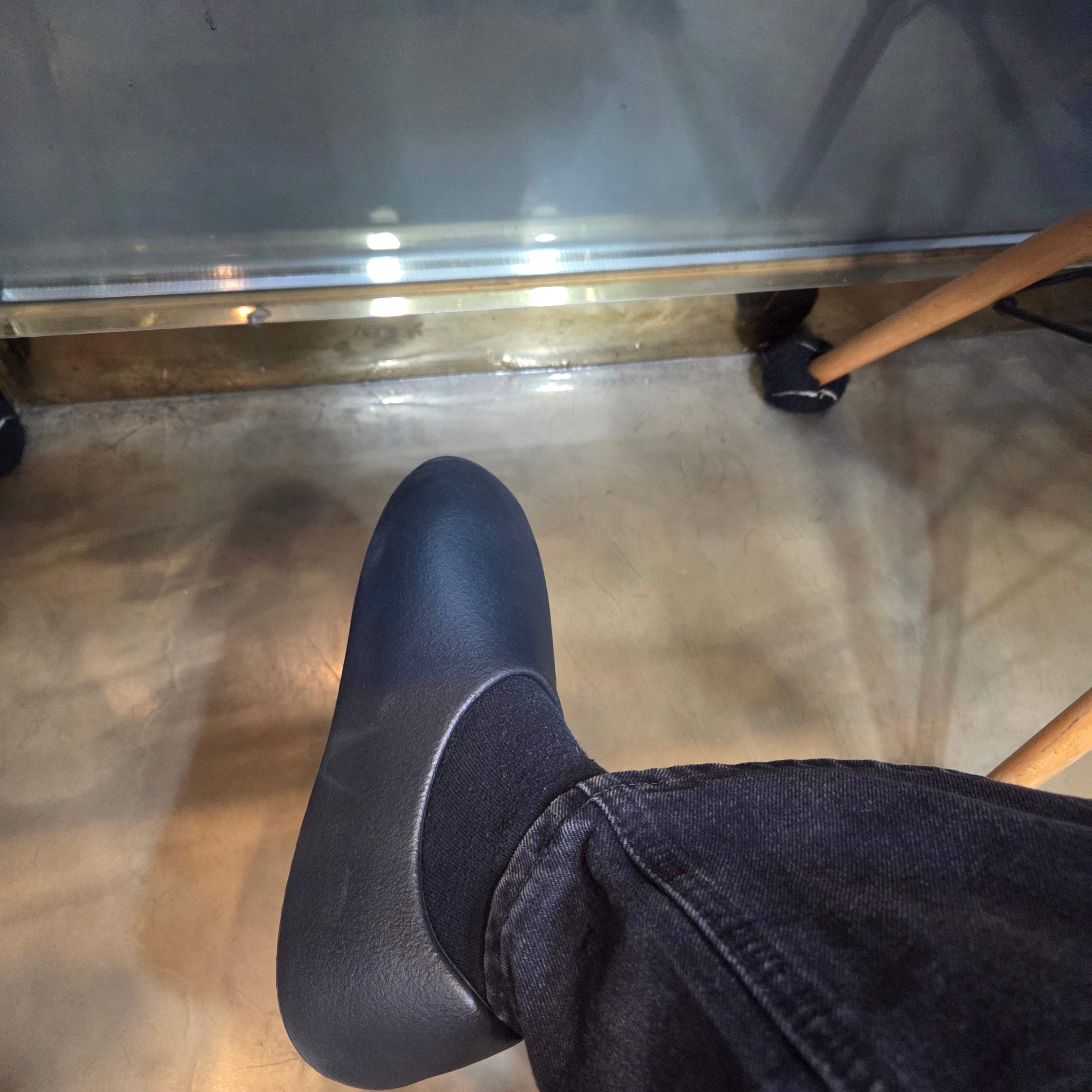 Yeezy SL-01 Black 착용 스타일 - 2