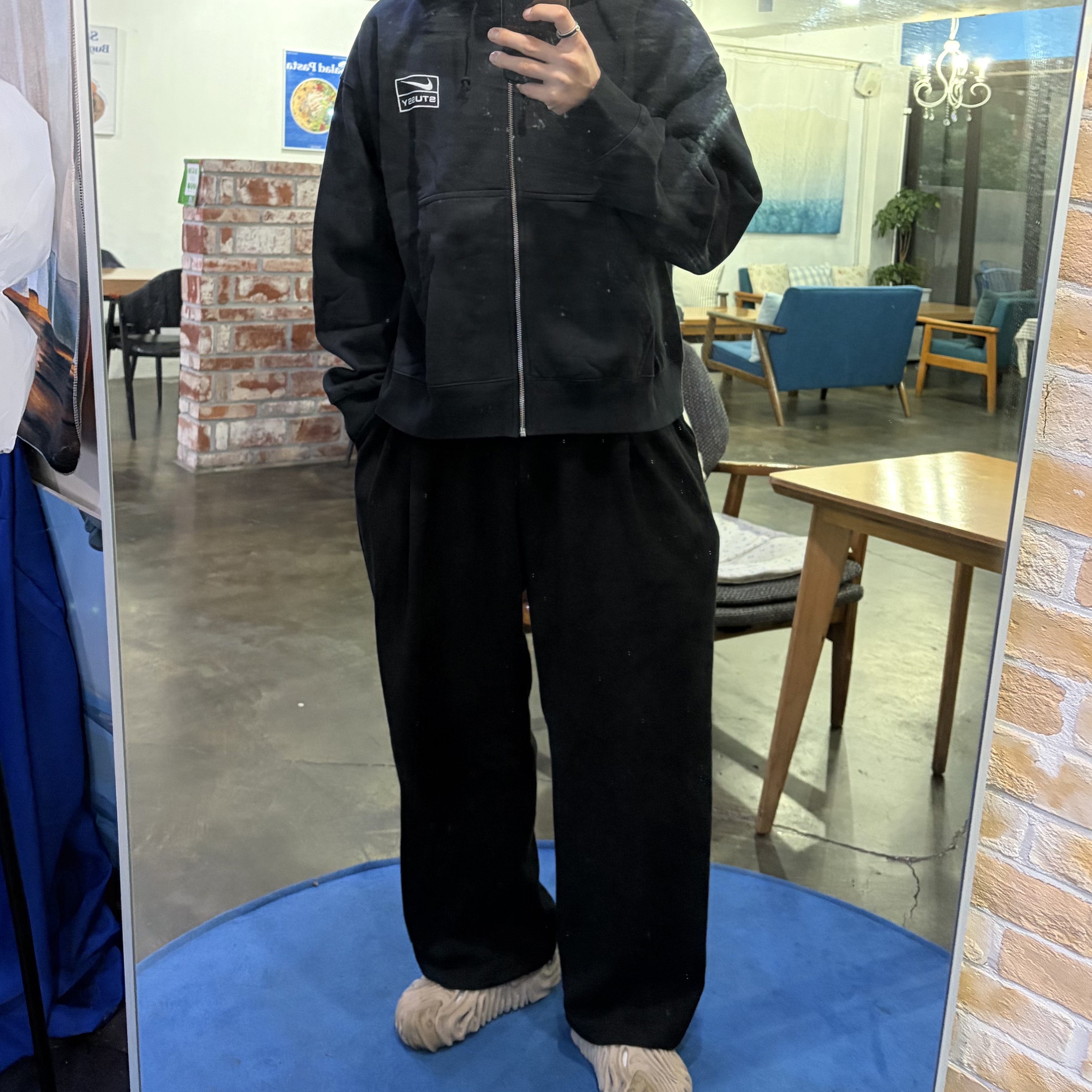 Nike x Stussy Full Zip Washed Fleece Hoodie Black (FJ9175-010) 착용 스타일