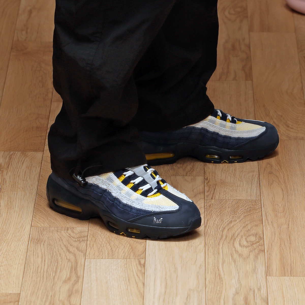 Nike x Eric Koston SB Air Max 95 Obsidian and Speed Yellow 착용 스타일 - 3