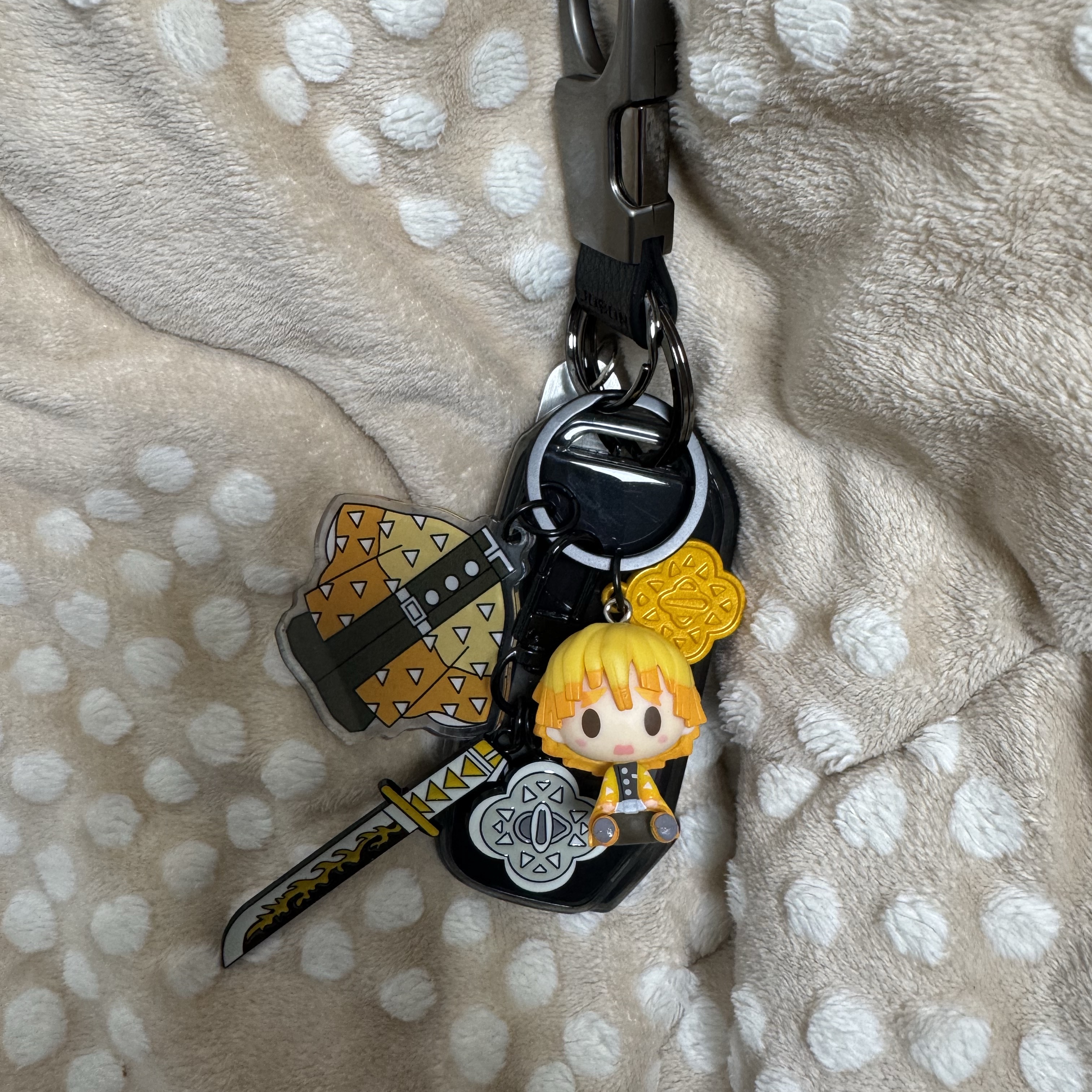 Demon Slayer Kimetsu No Yaiba Nichirin Sword Keyring Agatsuma Zenitsu 착용 스타일