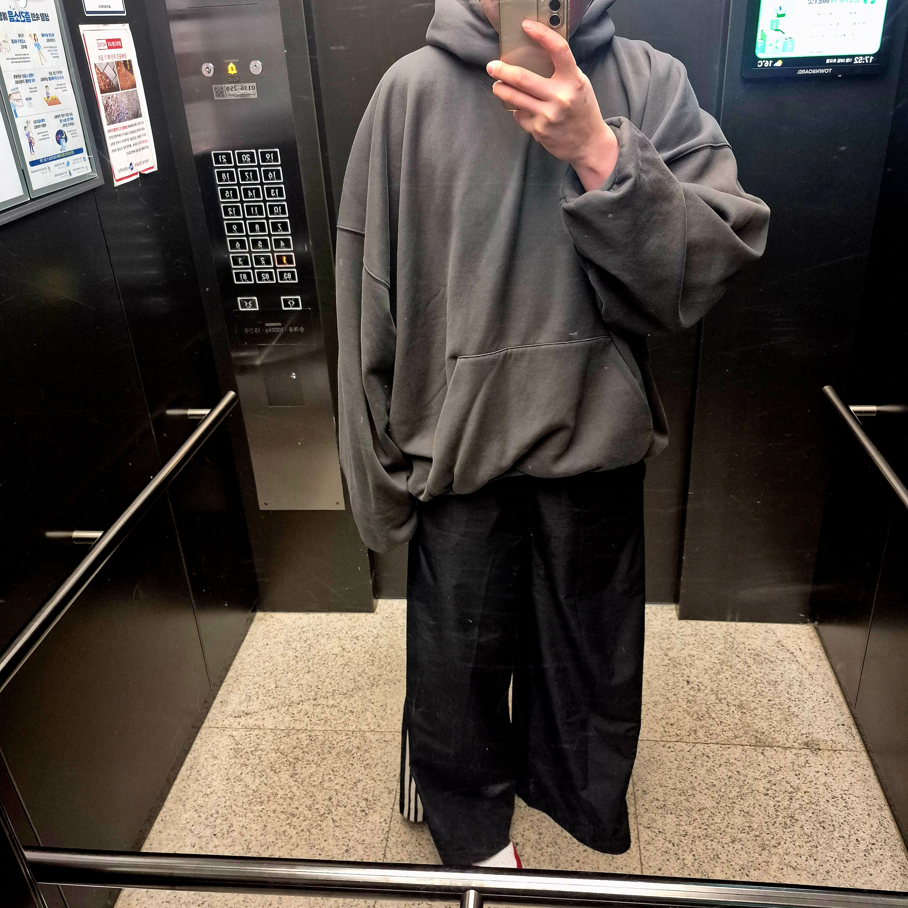 Yeezy Gap Engineered By Balenciaga Dove Hoodie Black, (W) Adidas Adilenium Season 3 Oversized Track Pants Black - US Sizing 착용 스타일 - 1