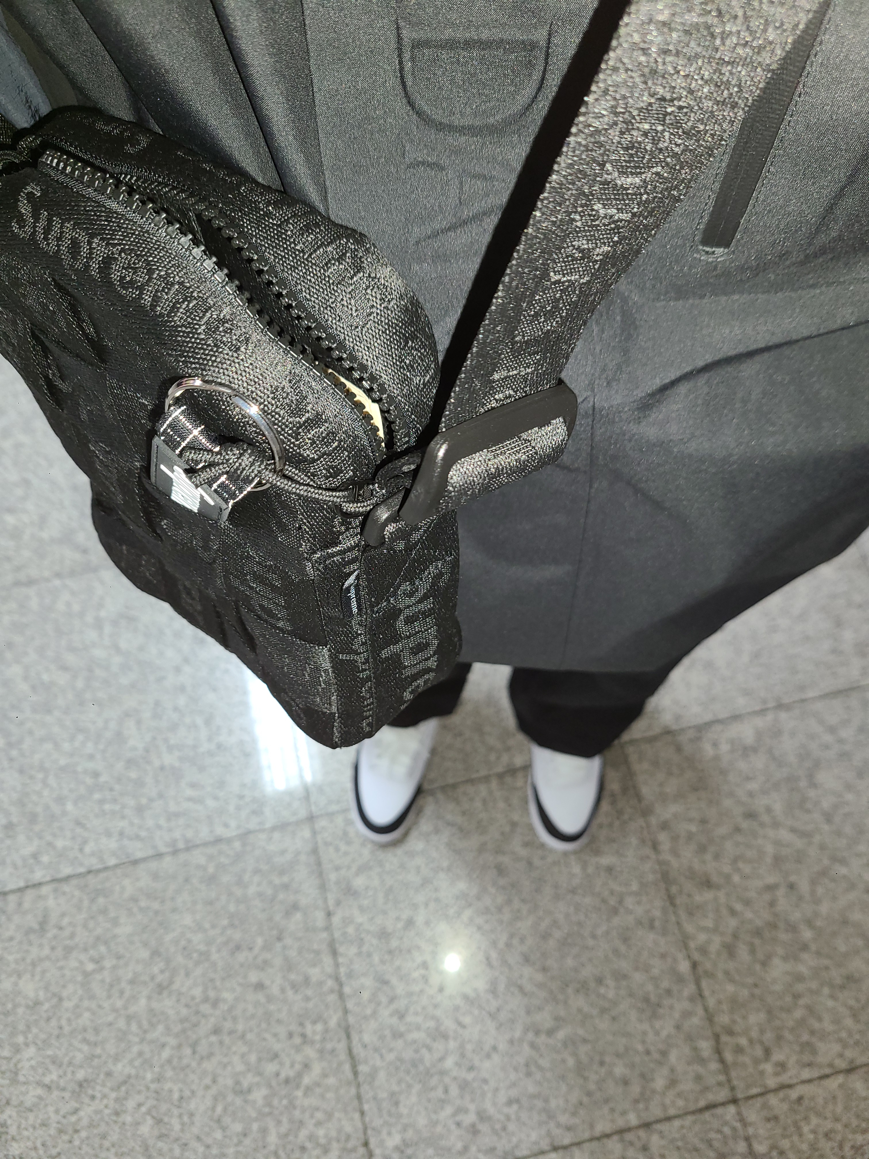 Jordan 3 x Fragment Retro SP White Black, Supreme Woven Shoulder Bag Black - 24SS 착용 스타일 - 2