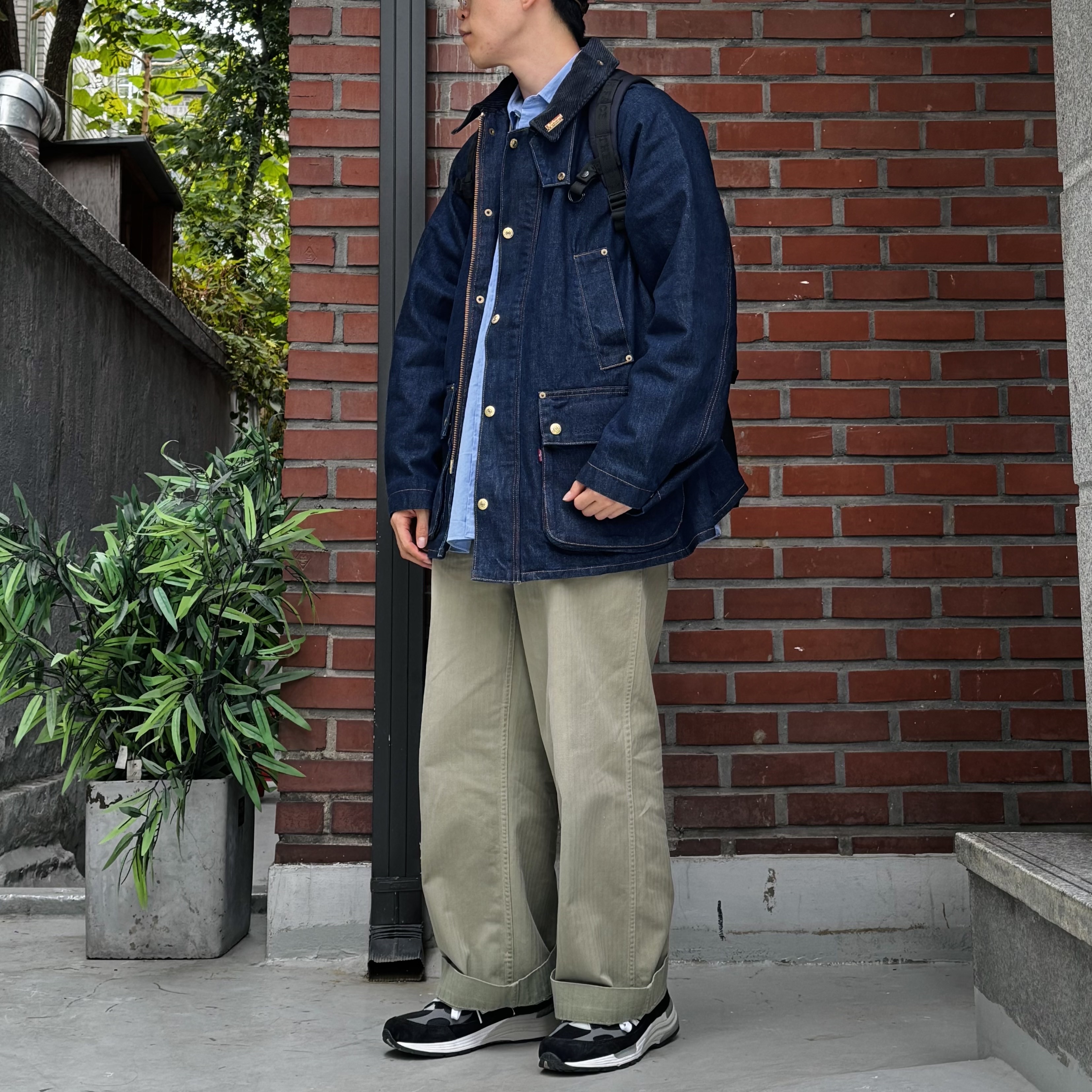 Levi's x Barbour Oversized Bedale Jacket Dark Rinsed Denim, New Balance 992 Made in USA Core Black Grey 착용 스타일 - 5
