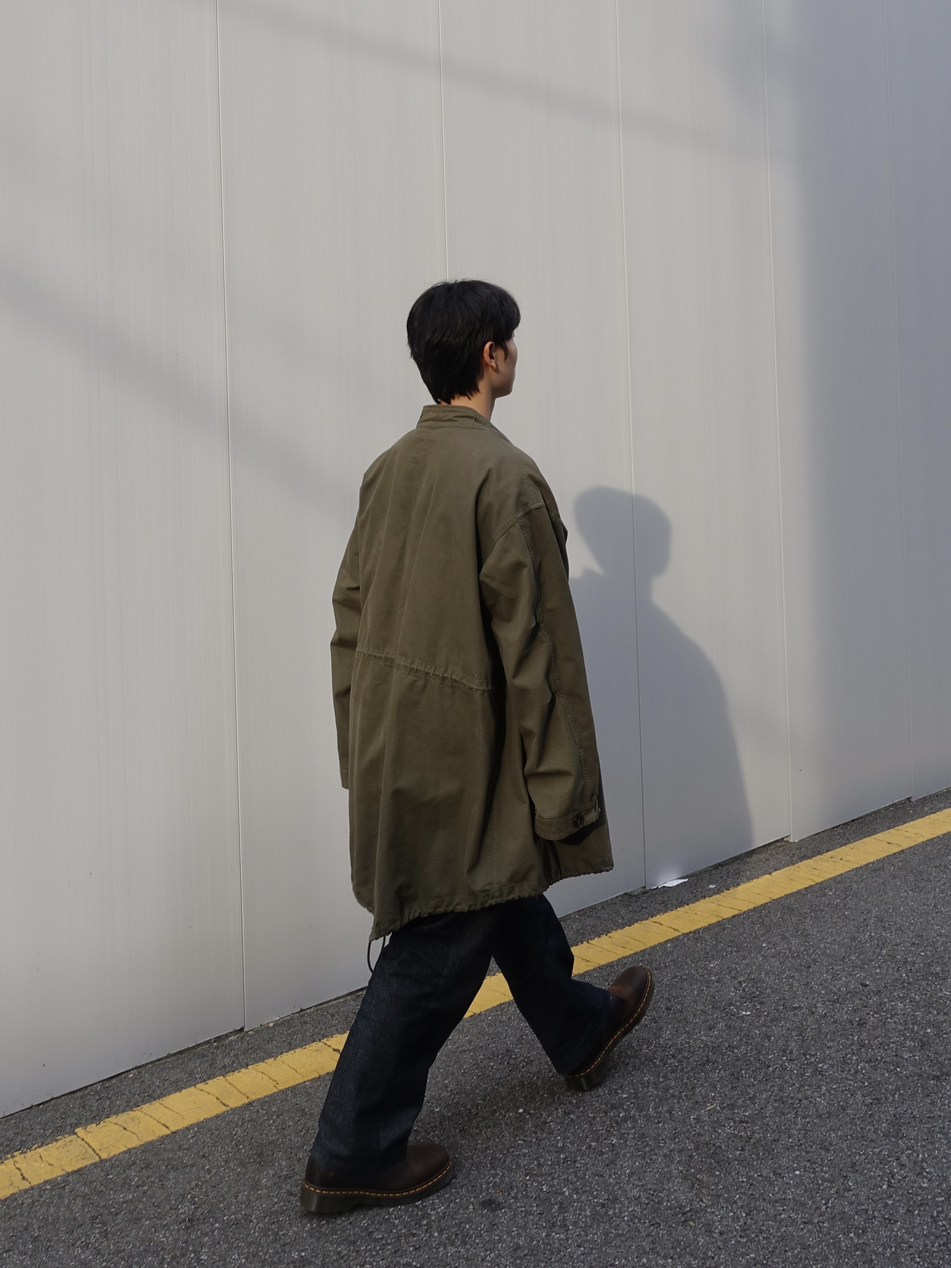 Dr. Martens 1461 Crazy Horse Dark Brown 착용 스타일 - 2