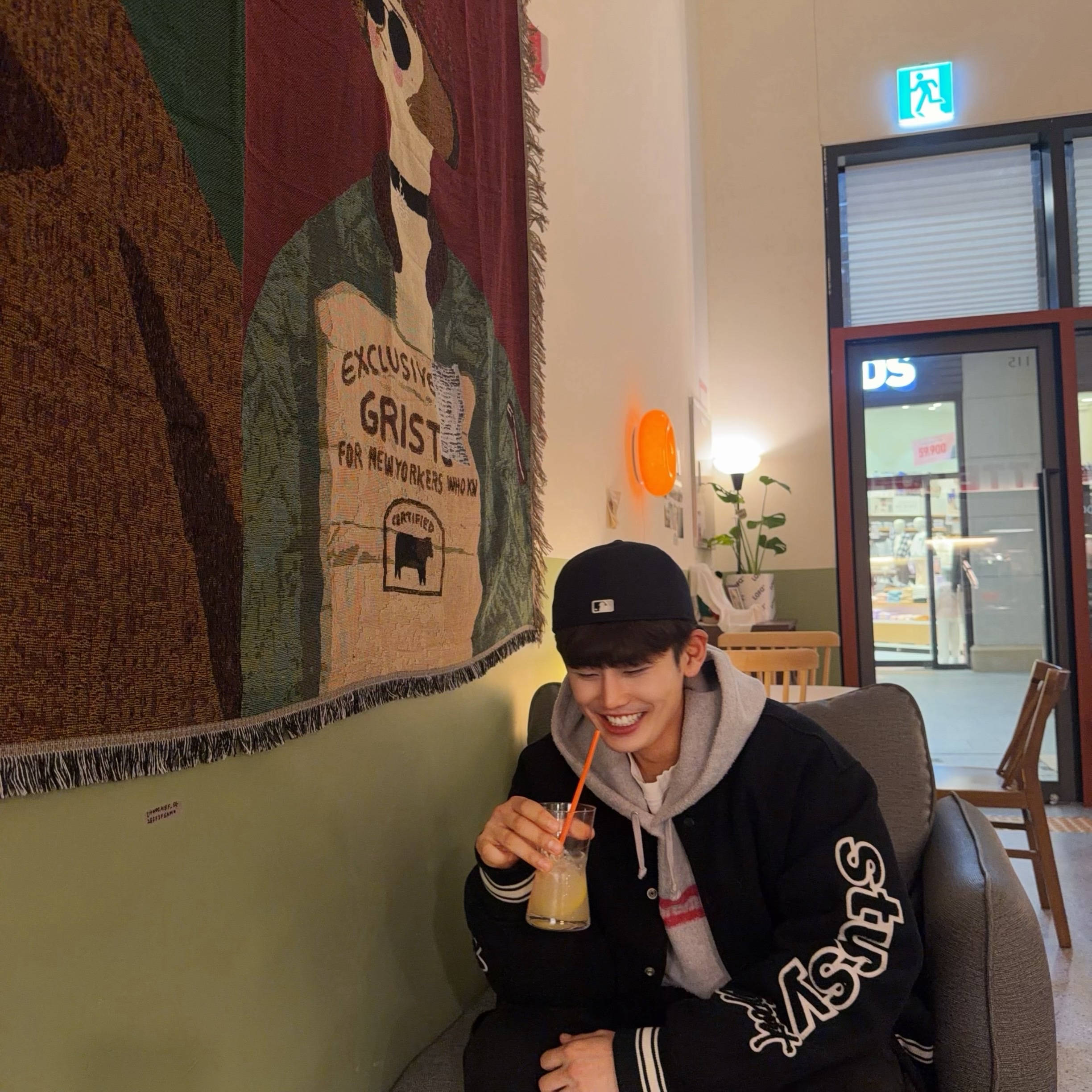 Stussy Competition Varsity Jacket Black, Supreme Inside Out Box Logo Hooded Sweatshirt Heather Grey - 23SS 착용 스타일 - 1