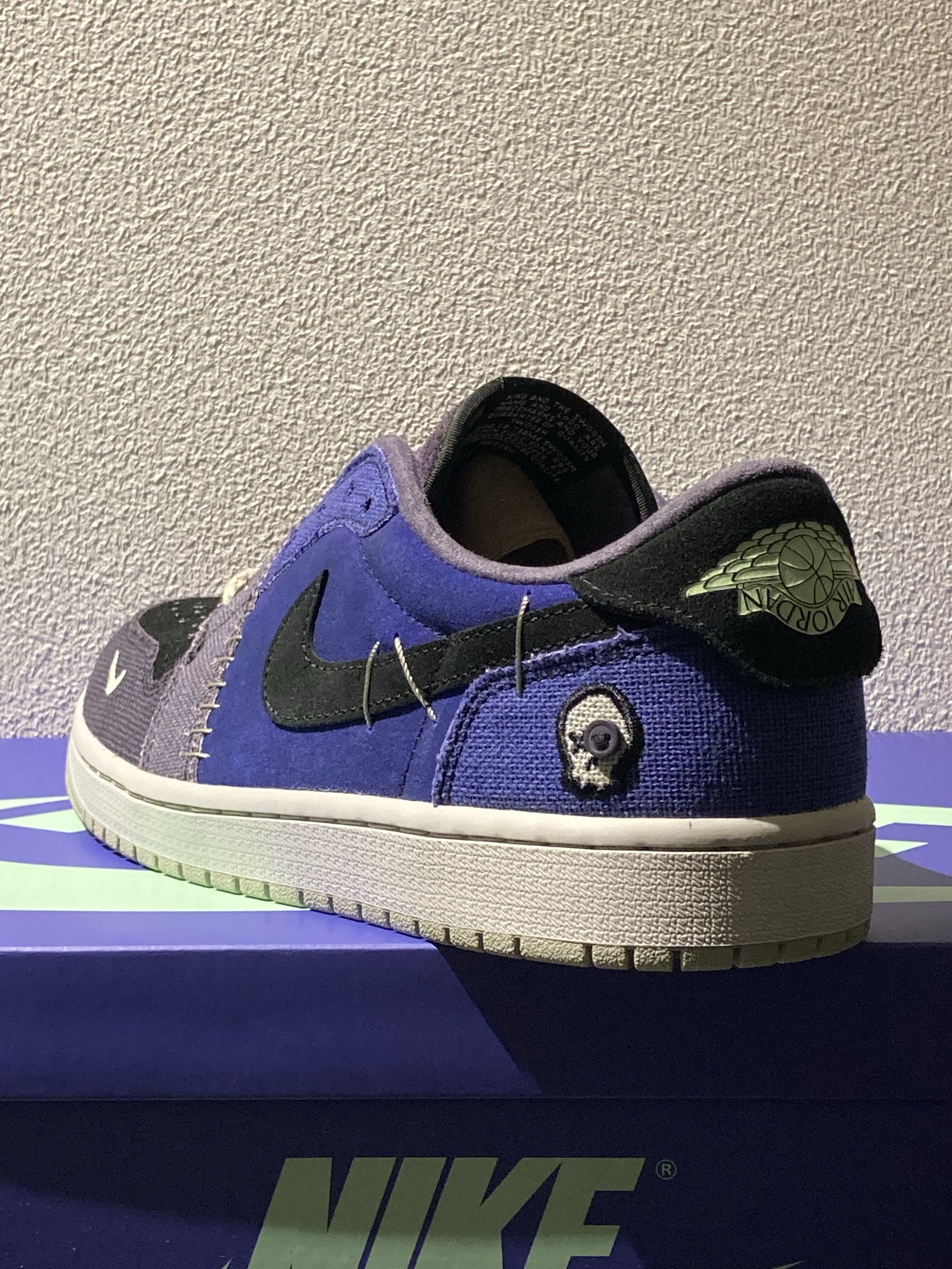 Jordan 1 x Zion Williamson Retro Low OG Regency Purple and Dark Raisin 착용 스타일 - 2