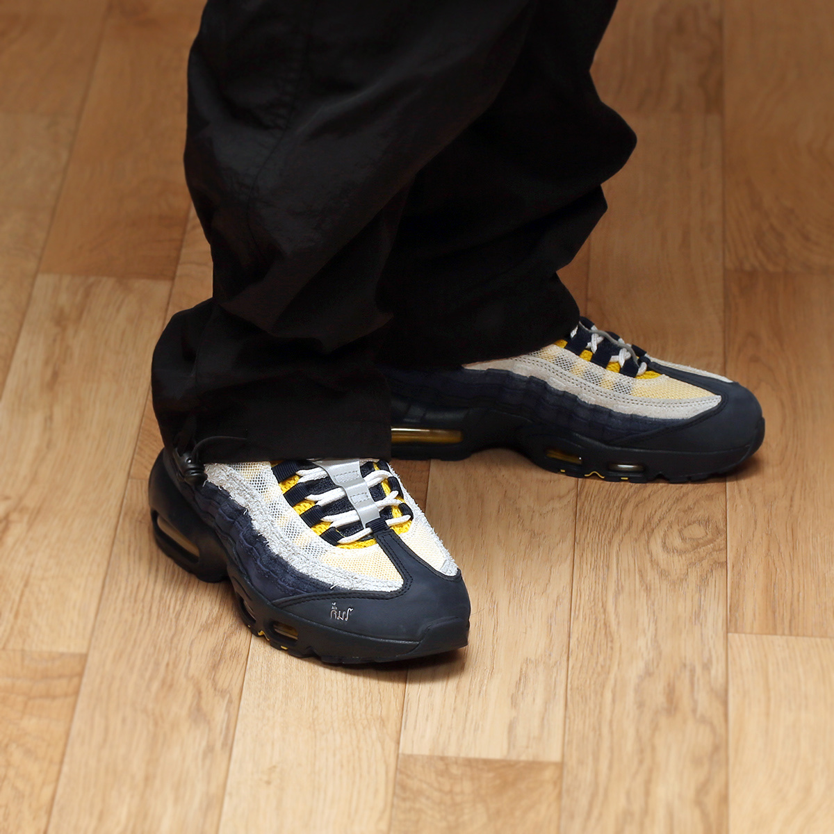 Nike x Eric Koston SB Air Max 95 Obsidian and Speed Yellow 착용 스타일 - 6