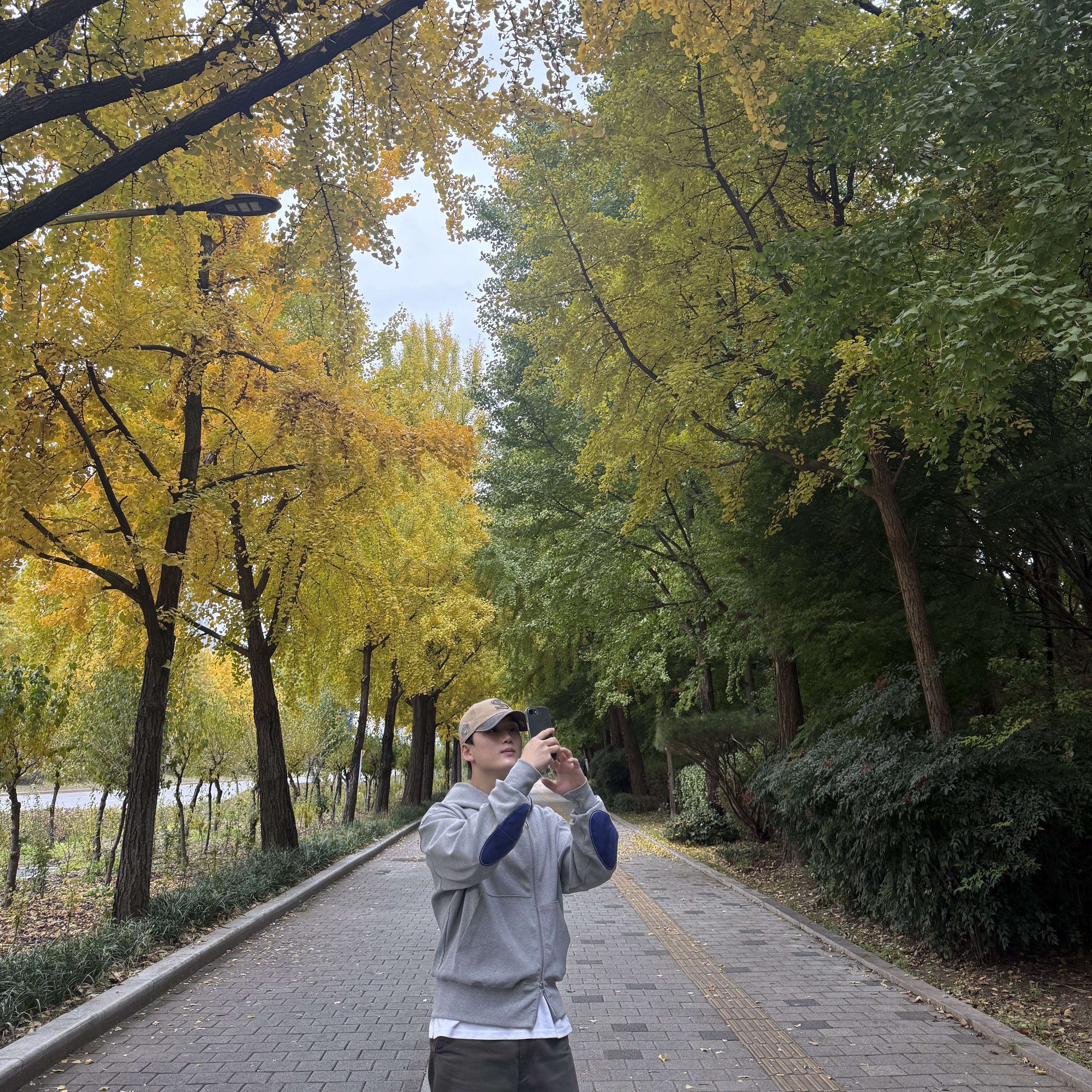 Karactor Writer Hooded Zip-Up Melange gray, Keen Jasper Suede Sneakers Silver Mink 착용 스타일 - 2