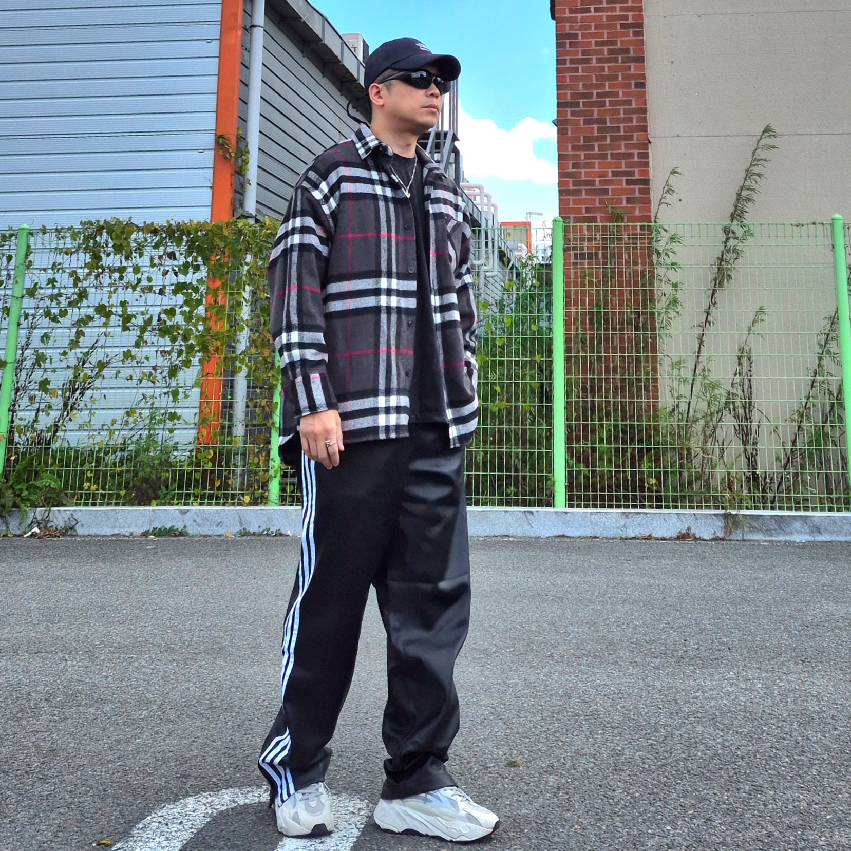 Adidas Yeezy Boost 700 V2 Static 2018, Adidas Faux Leather Adicolor 3S Firebird Track Pants Black - KR Sizing 착용 스타일 - 3