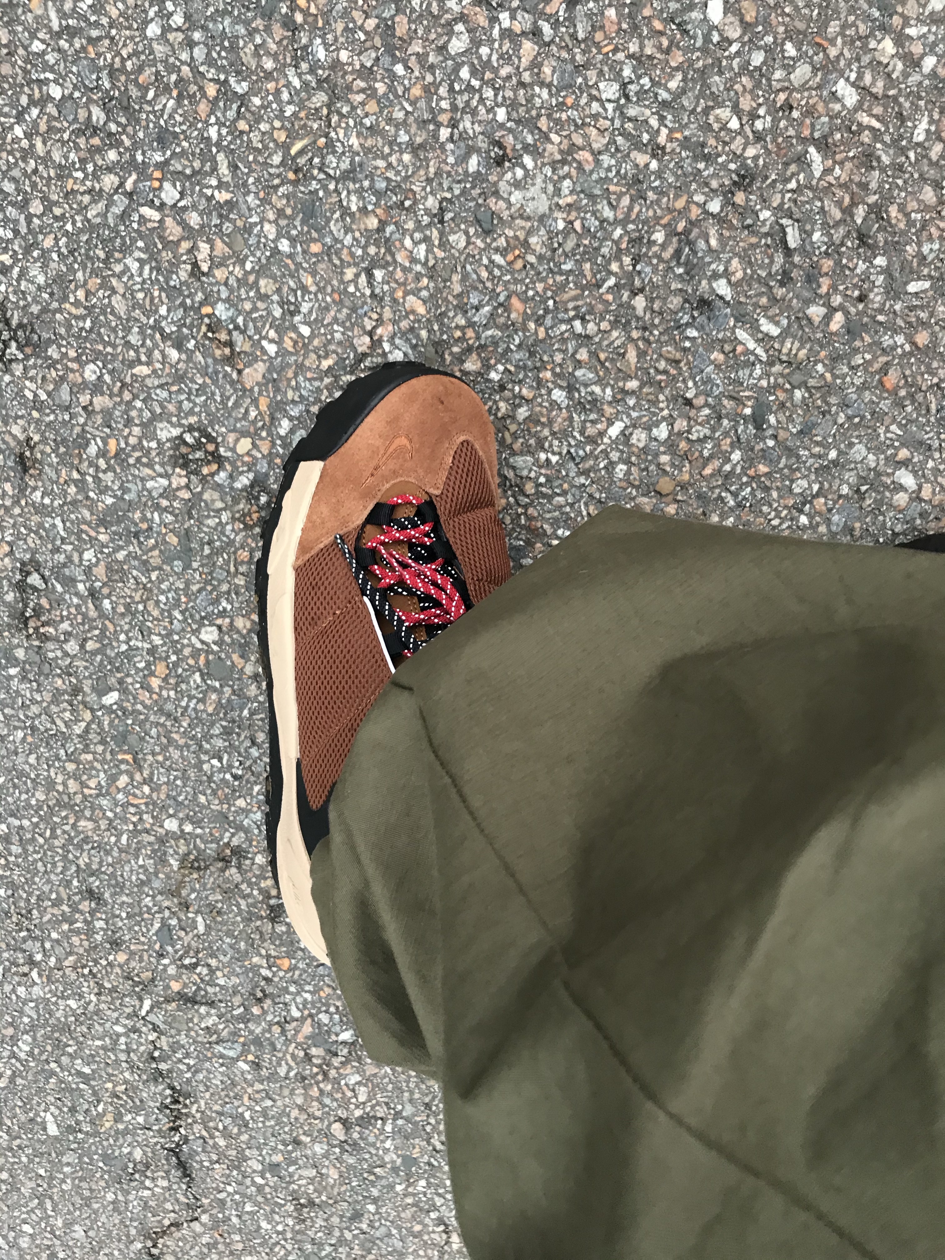 Nike x Sacai Magmascape SP Pecan 착용 스타일 - 4