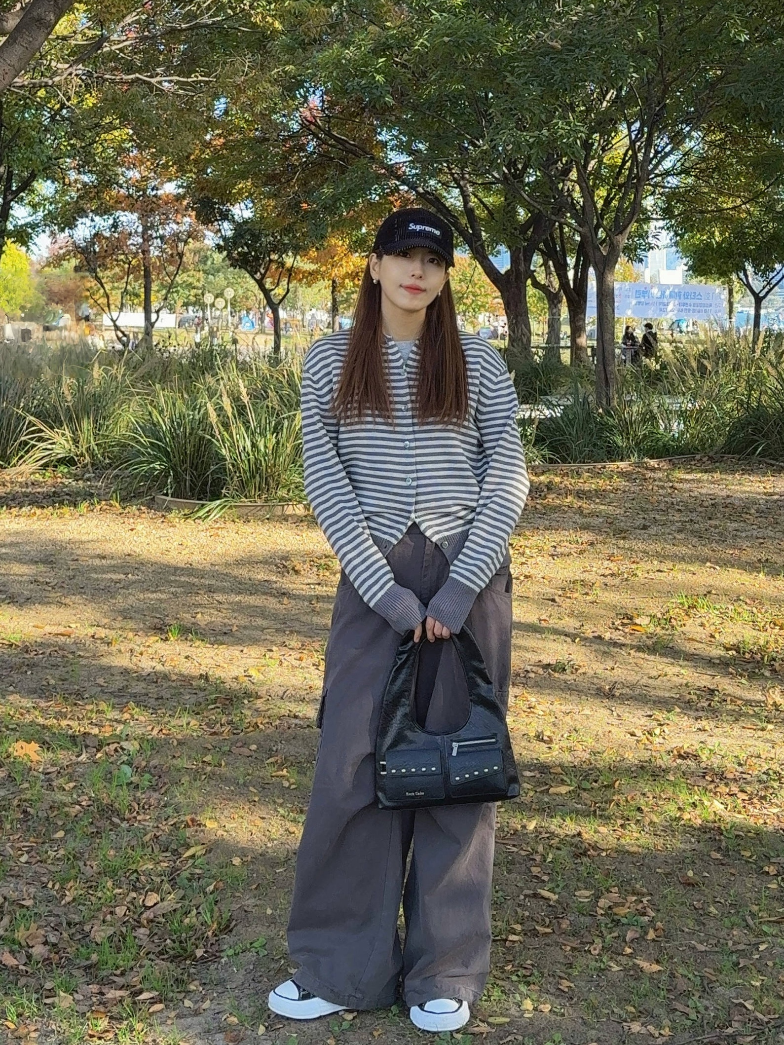 Supreme 2-Tone Corduroy Camp Cap Black - 23SS, Maison Mihara Yasuhiro Peterson OG Sole Canvas Low Sneakers Black 착용 스타일 - 1