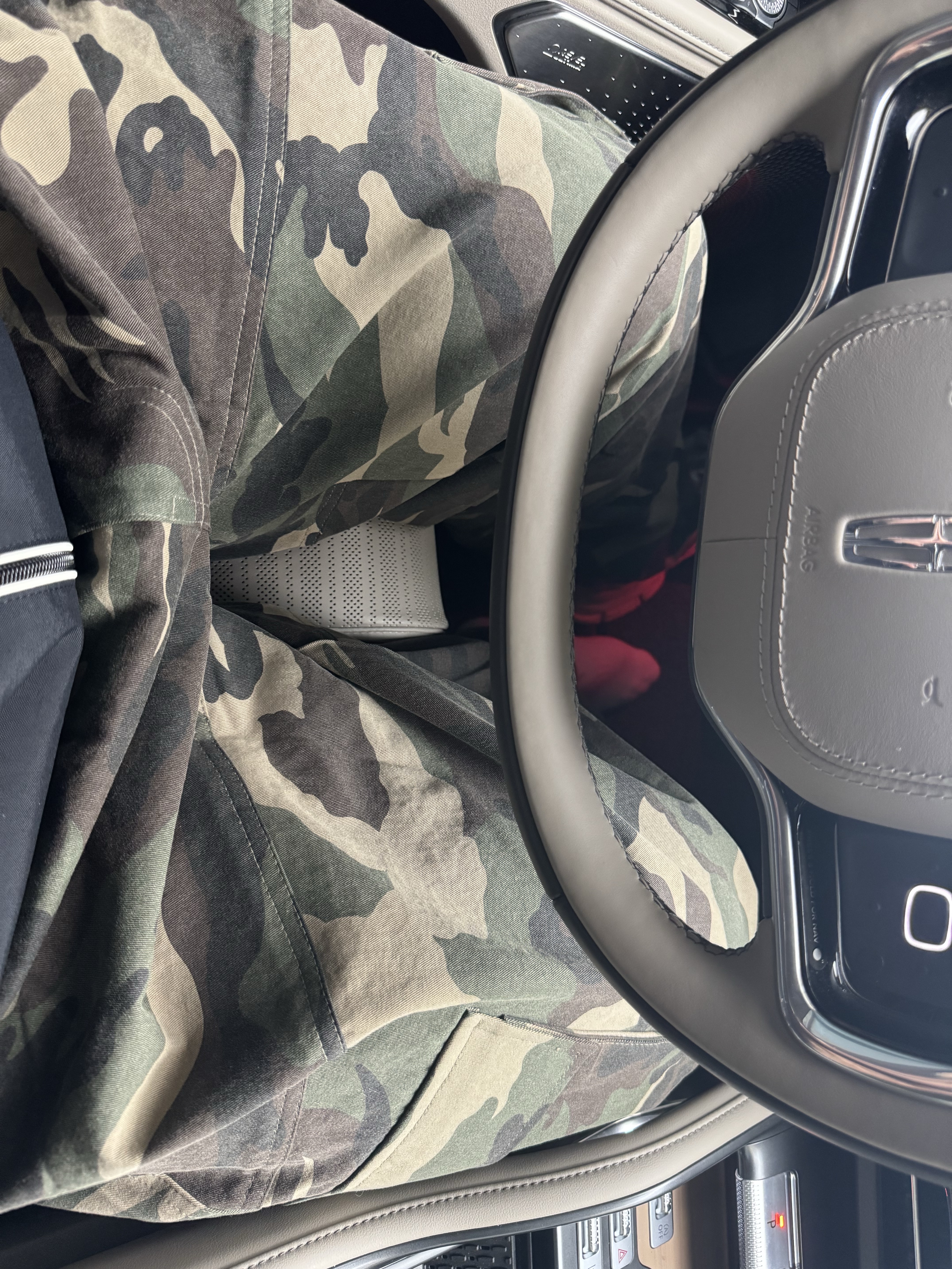 Undermycar Mu.54 Anti Fxxking Logo Play Big Cargo Camo Pants Camo Mocha 착용 스타일