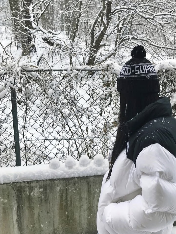 Supreme 18-Wheeler Beanie Black - 23FW, The North Face 1996 Eco Nuptse Jacket White 착용 스타일 - 2