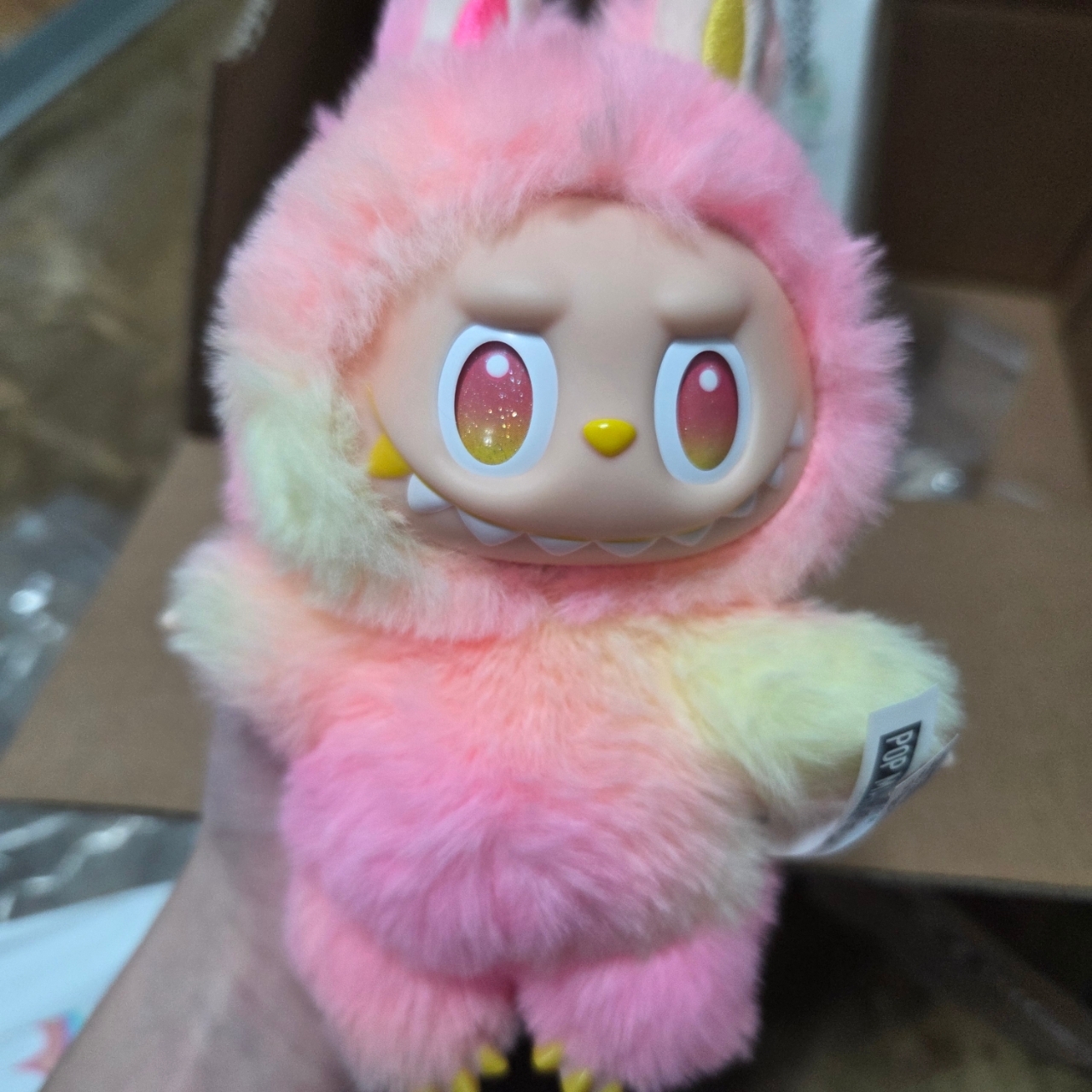 Pop Mart Labubu The Monsters Highlight Series Sealed Case (1 Blind Box) 착용 스타일