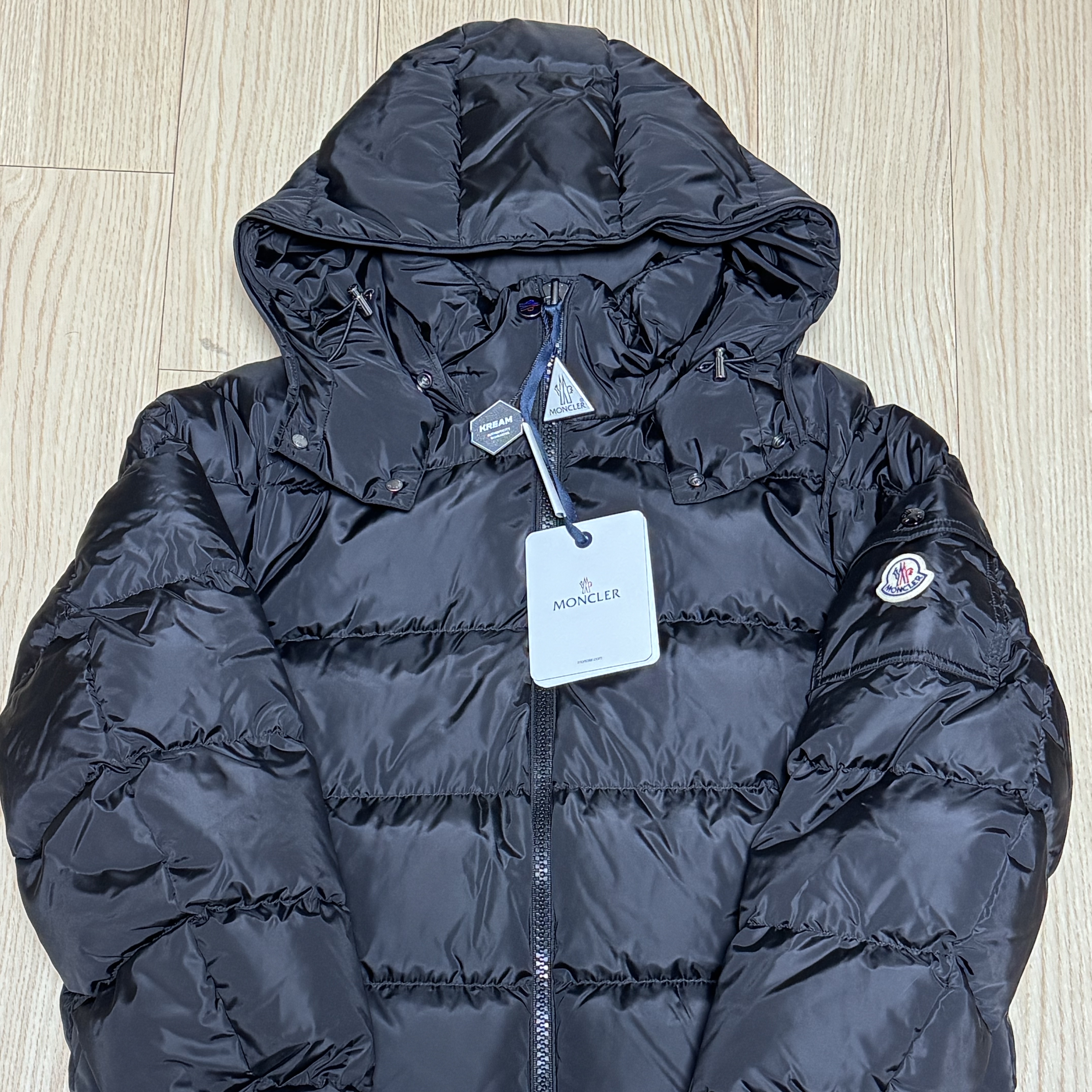 Moncler Maya Hooded Short Down Jacket Black - 25FW 착용 스타일