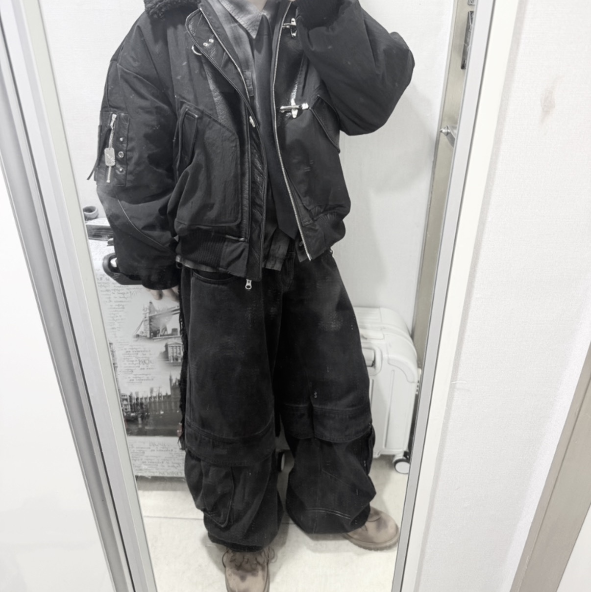 [KREAM 단독] BLR x POG Divided Curved Line Double Buckle Pants Black, Timberland x Surgery 6 inch Boot Yellow - Wide 착용 스타일