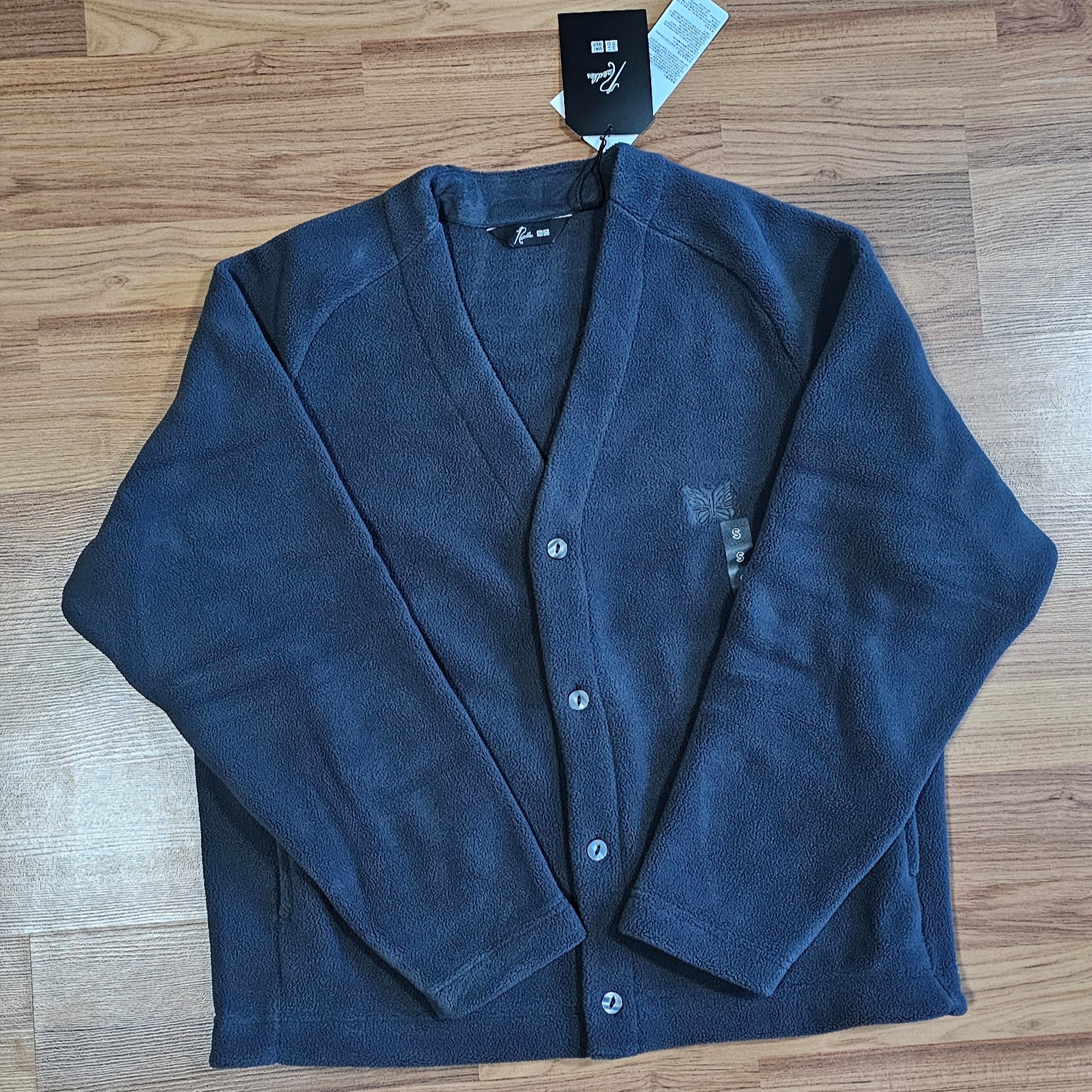 Uniqlo x Needles Fleece Oversized Cardigan Dark Gray - KR 착용 스타일