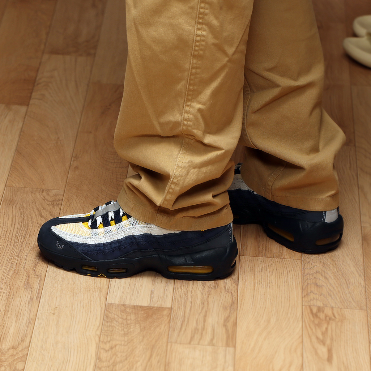 Nike x Eric Koston SB Air Max 95 Obsidian and Speed Yellow 착용 스타일 - 4