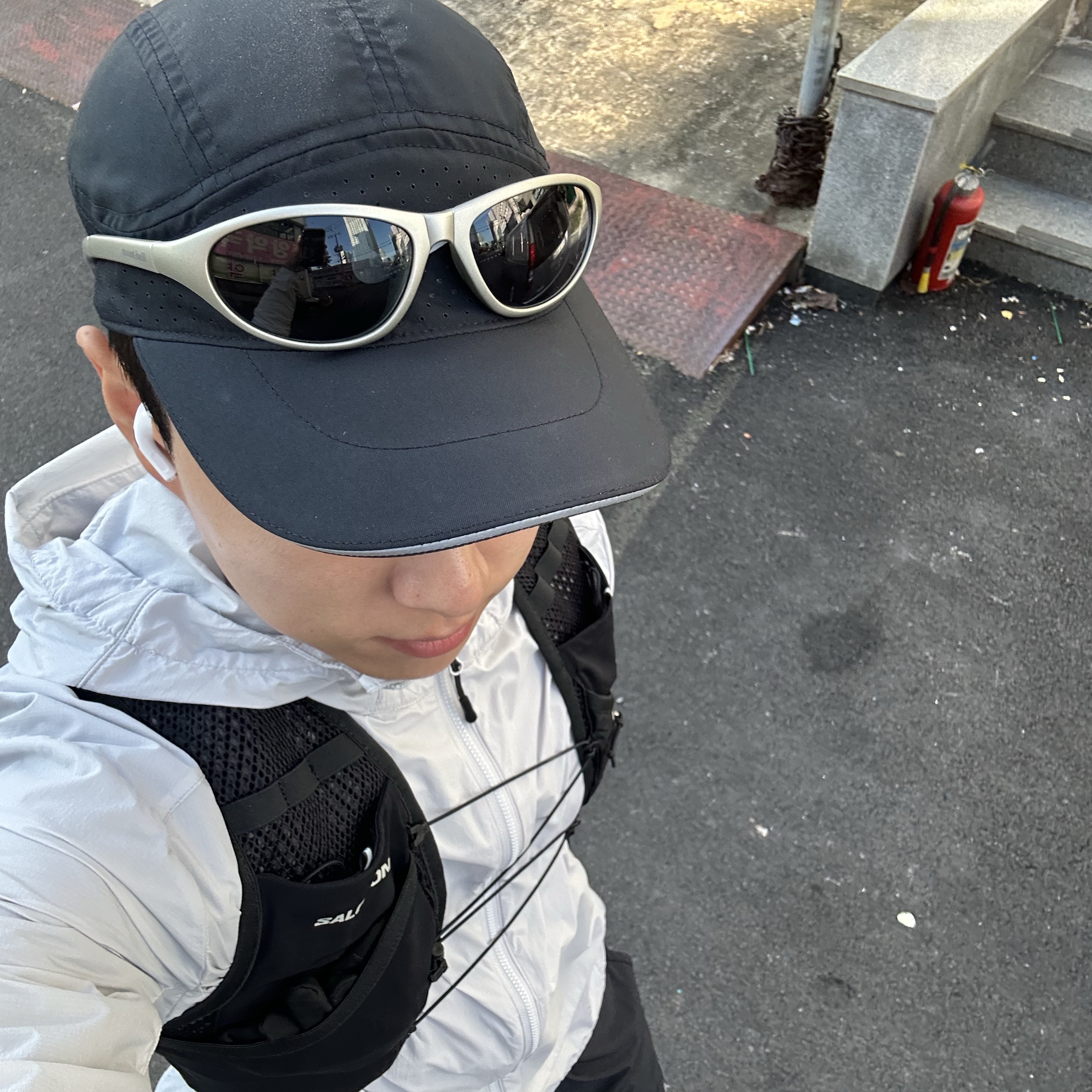Montbell Trekking Glasses Silver Metallic Light Grey, Salomon Active Skin 8 Set Black Metal 착용 스타일