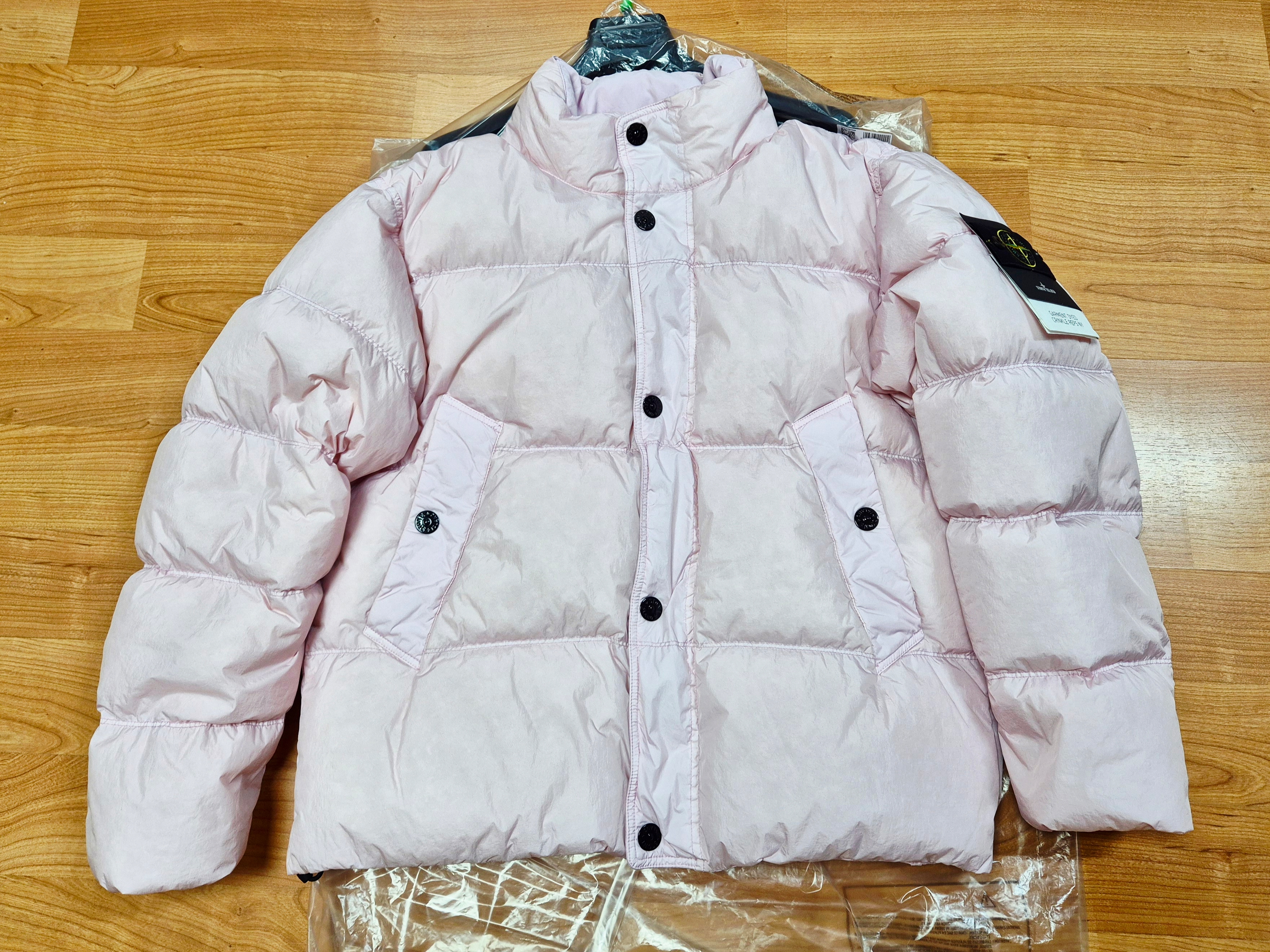 Stone Island 4100010 Crinkle Reps NY Recycled Nylon Down Jacket with Wind Resistance Pink - 25FW 착용 스타일 - 4