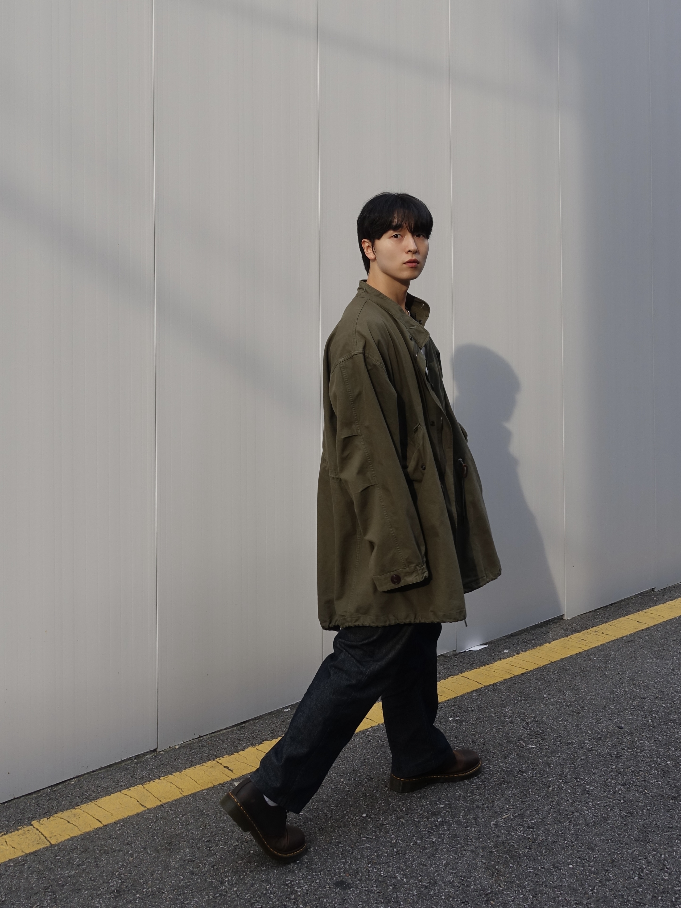 Dr. Martens 1461 Crazy Horse Dark Brown 착용 스타일 - 1