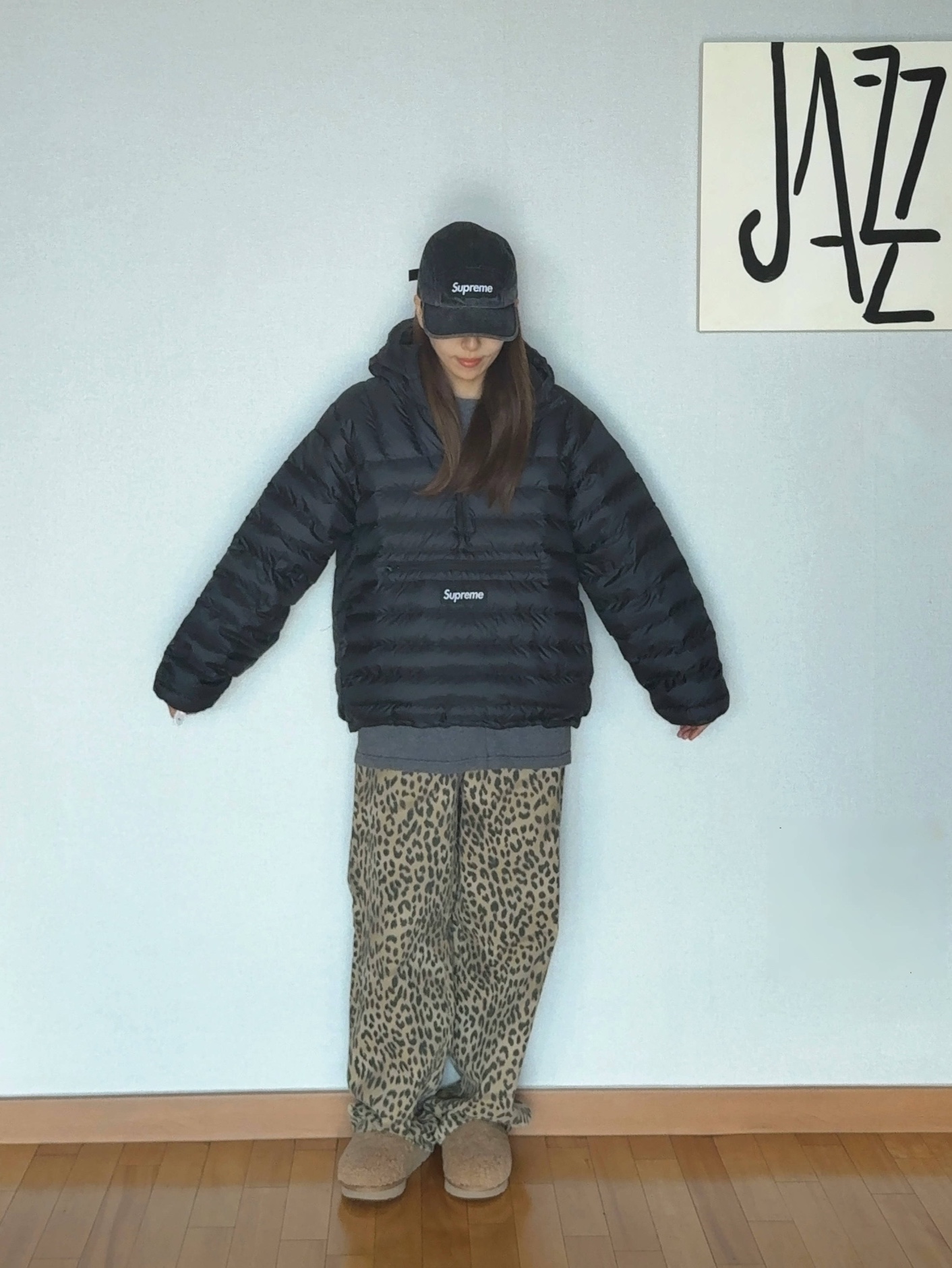 Supreme Micro Down Half Zip Hooded Pullover Black - 24FW, (W) UGG Maxi Curly Tasman Slipper Chestnut 착용 스타일 - 2