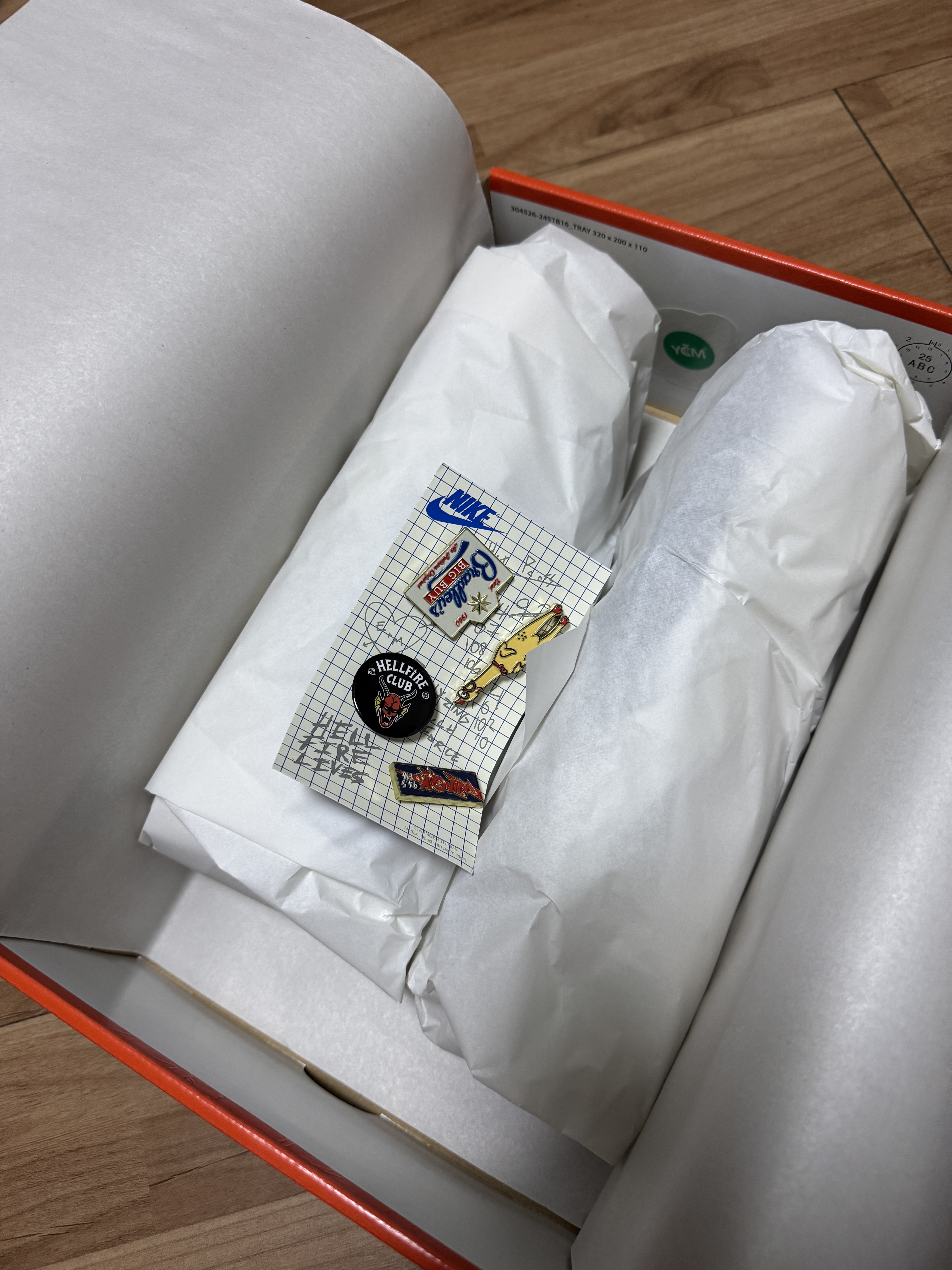 Nike x Stranger Things Dunk Low Phantom and Midnight Navy 착용 스타일 - 7