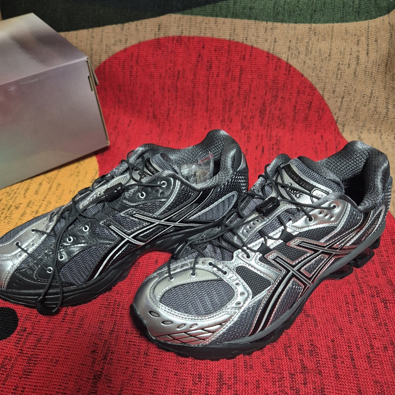 Asics x Unaffected Gel-Nimbus 10.1 Silver Black 착용 스타일 - 2