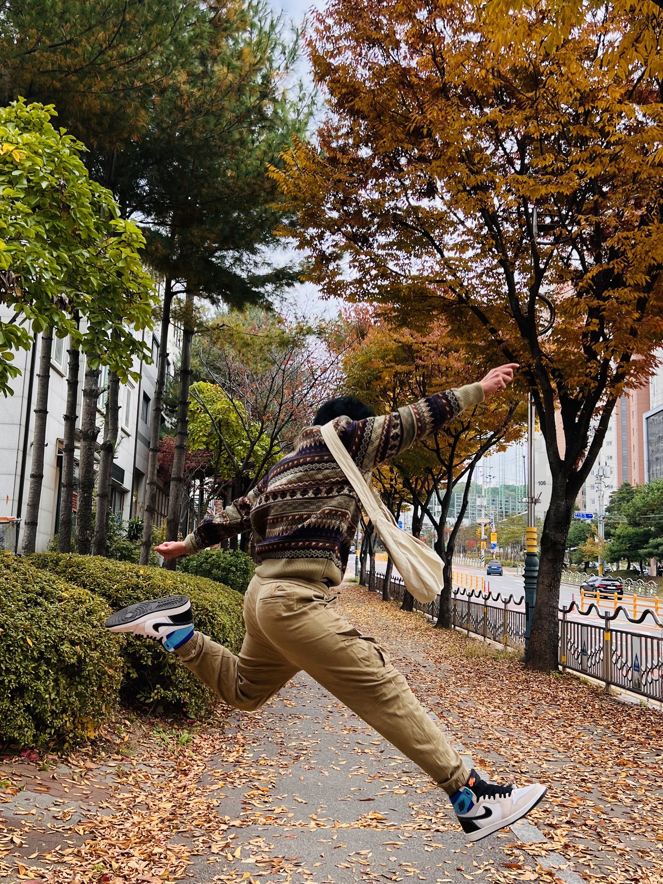 Nike Life Fair Isle Swoosh Sweater Neutral Olive - Asia, Jordan 1 Retro High OG Prototype 착용 스타일