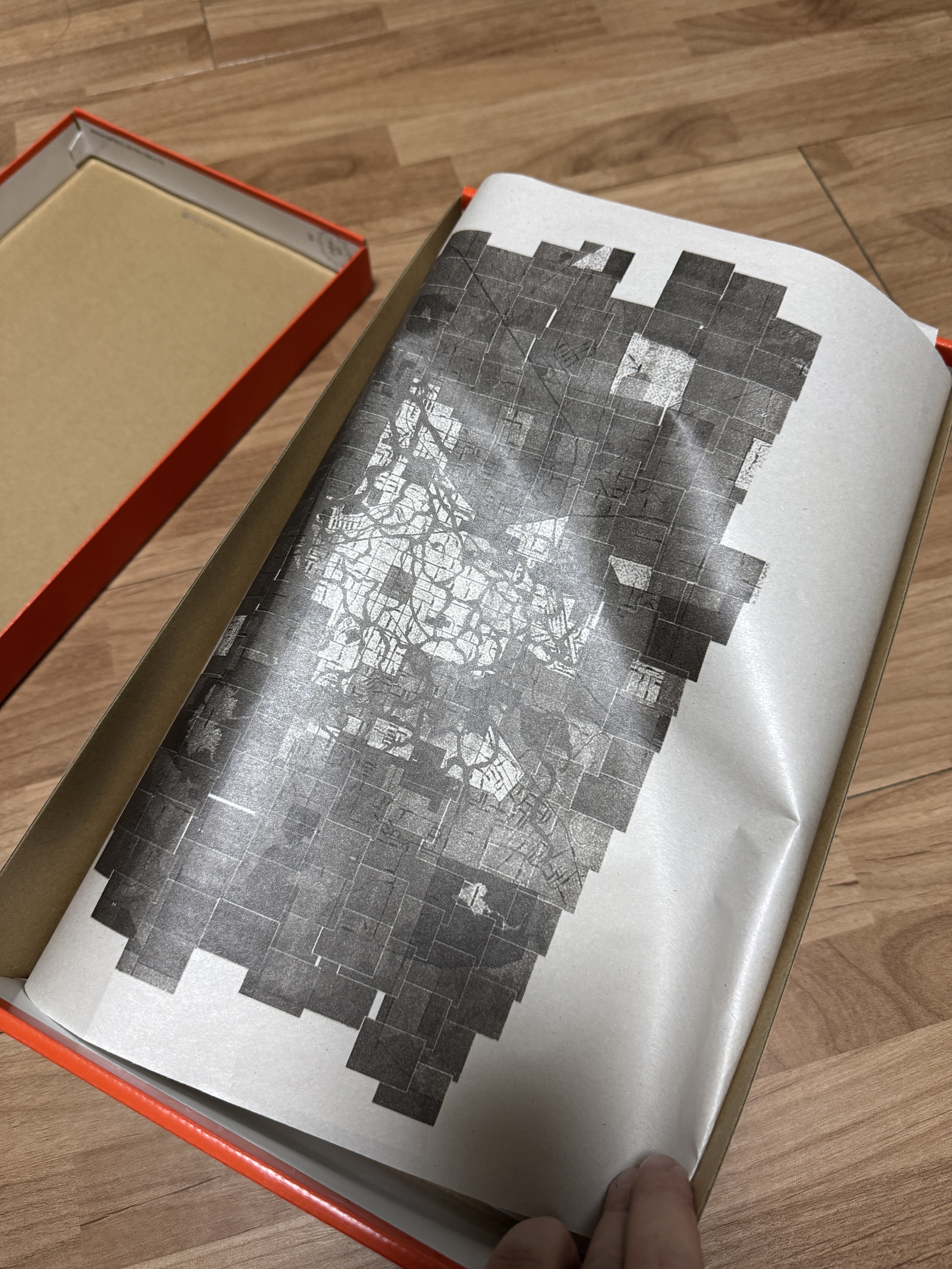 Nike x Stranger Things Dunk Low Phantom and Midnight Navy 착용 스타일 - 6